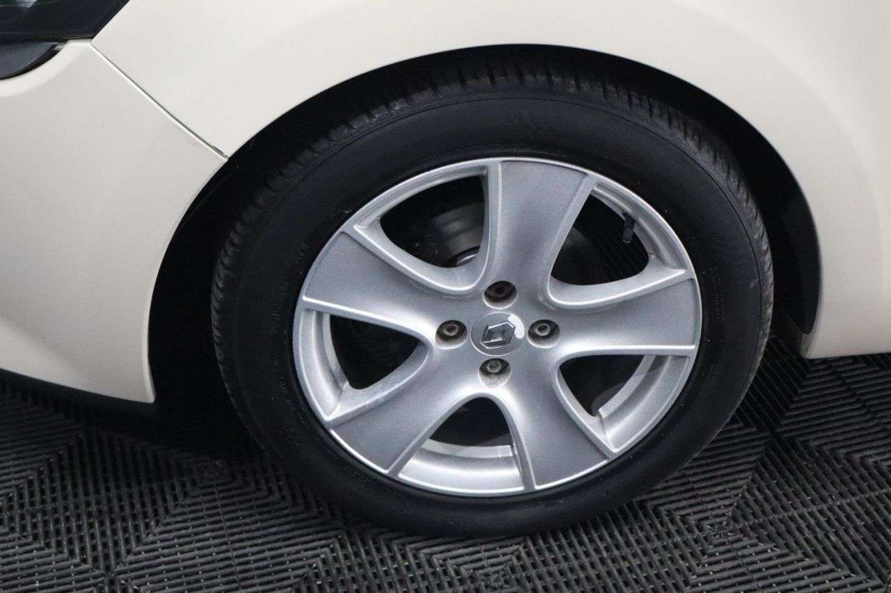 2015 RENAULT CLIO 2015 RENAULT CLIO