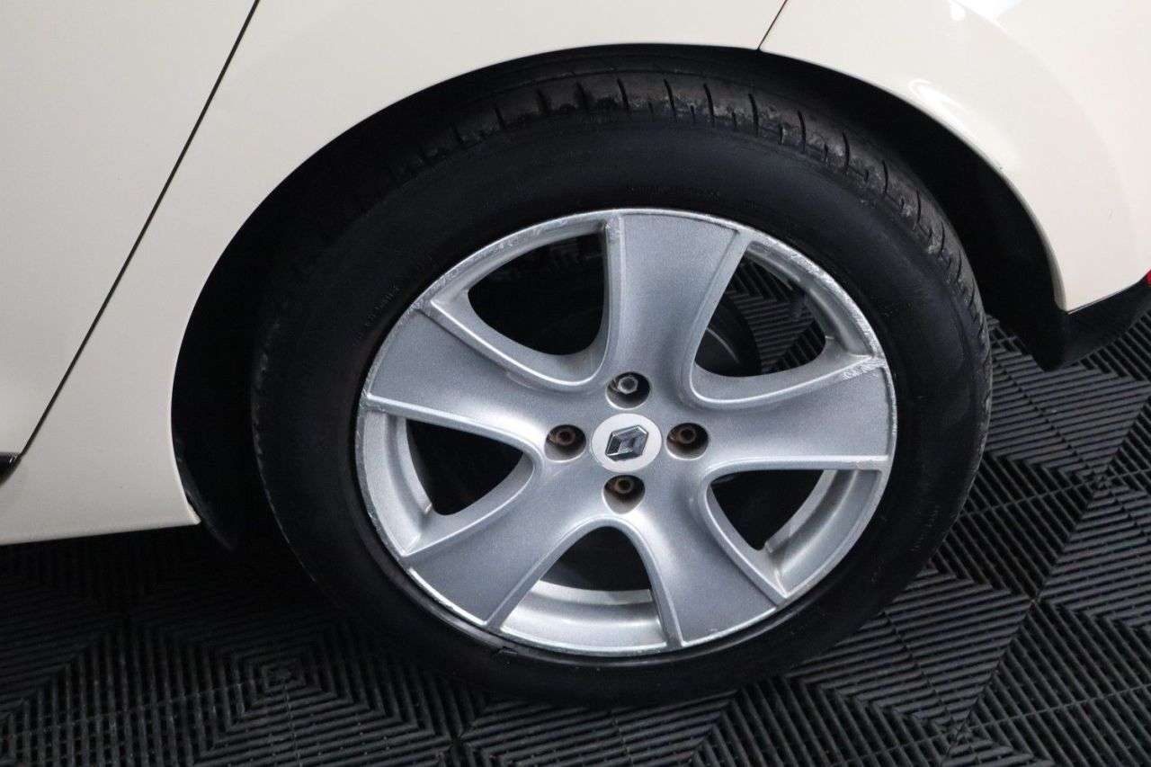 2015 RENAULT CLIO 2015 RENAULT CLIO