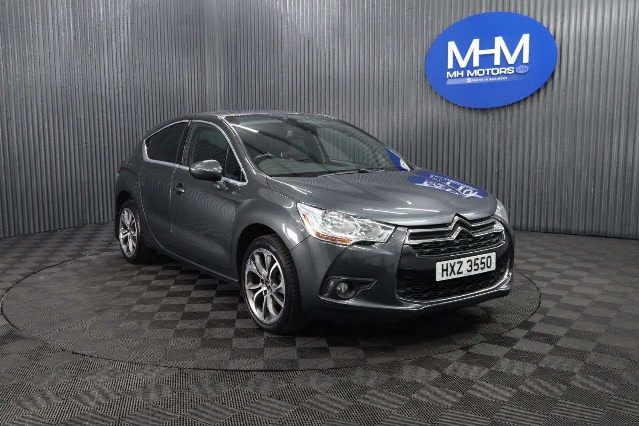 A 2015 CITROEN DS4 1.6 e-HDi Airdream DStyle Hatchback 5dr Diesel Manual Euro 5 (s/s) (115 ps) A 2015 CITROEN DS4 1.6 e-HDi Airdream DStyle Hatchback 5dr Diesel Manual Euro 5 (s/s) (115 ps)
