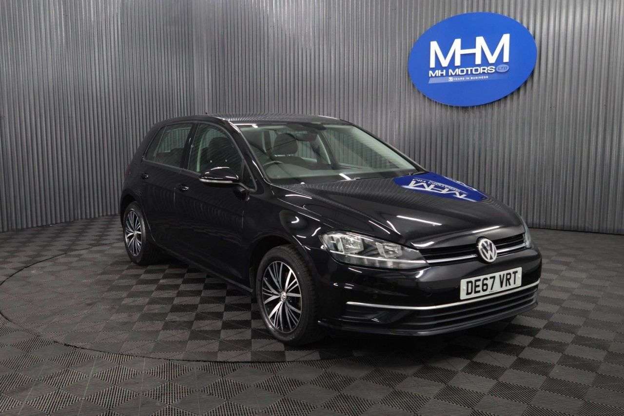 A 2017 VOLKSWAGEN GOLF 1.6 TDI SE Nav Hatchback 5dr Diesel Manual Euro 6 (s/s) (115 ps) LONG MOT / A 2017 VOLKSWAGEN GOLF 1.6 TDI SE Nav Hatchback 5dr Diesel Manual Euro 6 (s/s) (115 ps) LONG MOT /