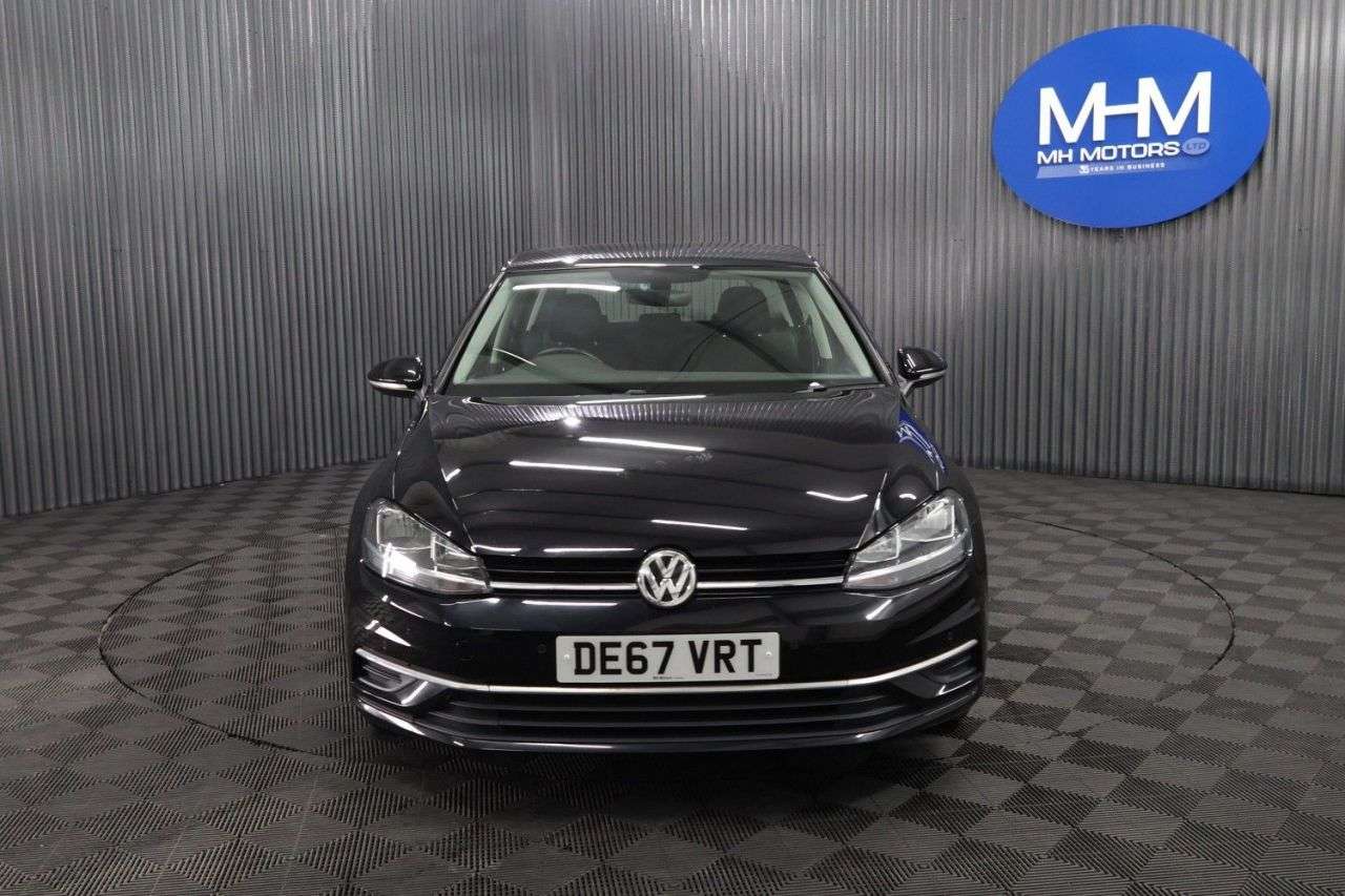A 2017 VOLKSWAGEN GOLF 1.6 TDI SE Nav Hatchback 5dr Diesel Manual Euro 6 (s/s) (115 ps) LONG MOT / A 2017 VOLKSWAGEN GOLF 1.6 TDI SE Nav Hatchback 5dr Diesel Manual Euro 6 (s/s) (115 ps) LONG MOT /