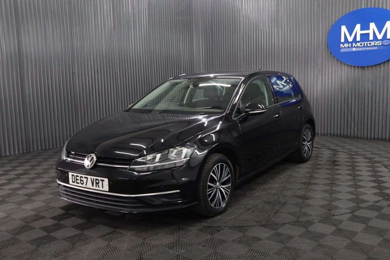 A 2017 VOLKSWAGEN GOLF 1.6 TDI SE Nav Hatchback 5dr Diesel Manual Euro 6 (s/s) (115 ps) LONG MOT / A 2017 VOLKSWAGEN GOLF 1.6 TDI SE Nav Hatchback 5dr Diesel Manual Euro 6 (s/s) (115 ps) LONG MOT /