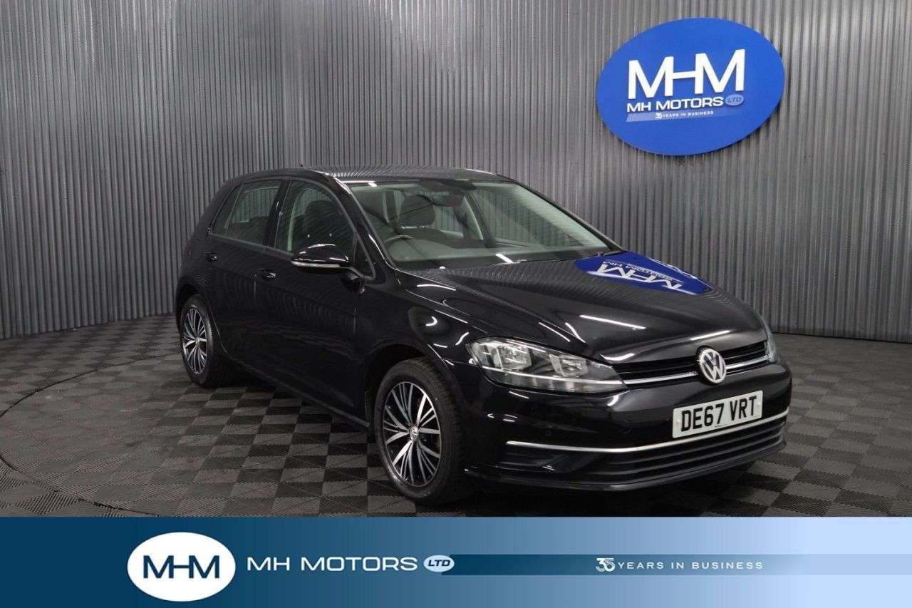 A 2017 VOLKSWAGEN GOLF 1.6 TDI SE Nav Hatchback 5dr Diesel Manual Euro 6 (s/s) (115 ps) LONG MOT / A 2017 VOLKSWAGEN GOLF 1.6 TDI SE Nav Hatchback 5dr Diesel Manual Euro 6 (s/s) (115 ps) LONG MOT /