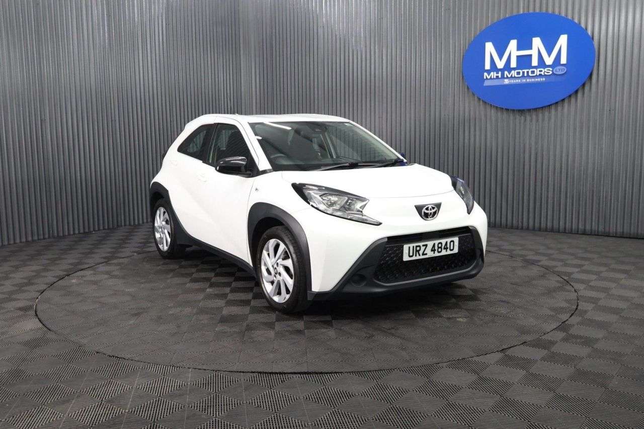 A 2023 TOYOTA AYGO X 1.0 VVT-i Pure Hatchback 5dr Petrol Manual Euro 6 (s/s) (72 ps) LOW INSURAN A 2023 TOYOTA AYGO X 1.0 VVT-i Pure Hatchback 5dr Petrol Manual Euro 6 (s/s) (72 ps) LOW INSURAN