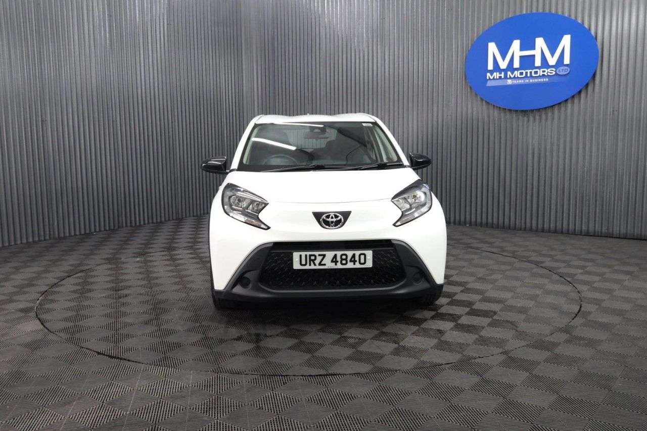 A 2023 TOYOTA AYGO X 1.0 VVT-i Pure Hatchback 5dr Petrol Manual Euro 6 (s/s) (72 ps) LOW INSURAN A 2023 TOYOTA AYGO X 1.0 VVT-i Pure Hatchback 5dr Petrol Manual Euro 6 (s/s) (72 ps) LOW INSURAN