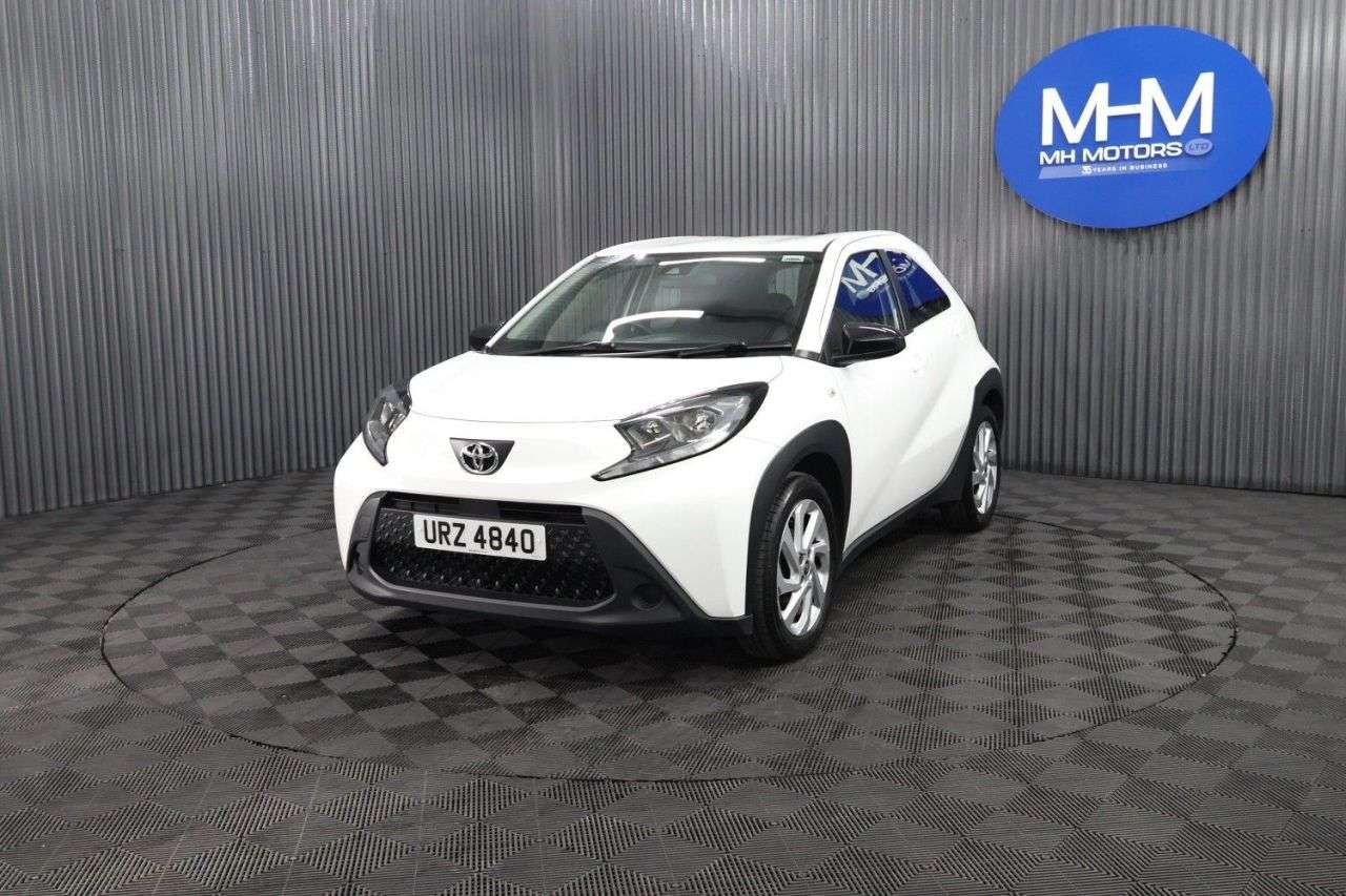 A 2023 TOYOTA AYGO X 1.0 VVT-i Pure Hatchback 5dr Petrol Manual Euro 6 (s/s) (72 ps) LOW INSURAN A 2023 TOYOTA AYGO X 1.0 VVT-i Pure Hatchback 5dr Petrol Manual Euro 6 (s/s) (72 ps) LOW INSURAN