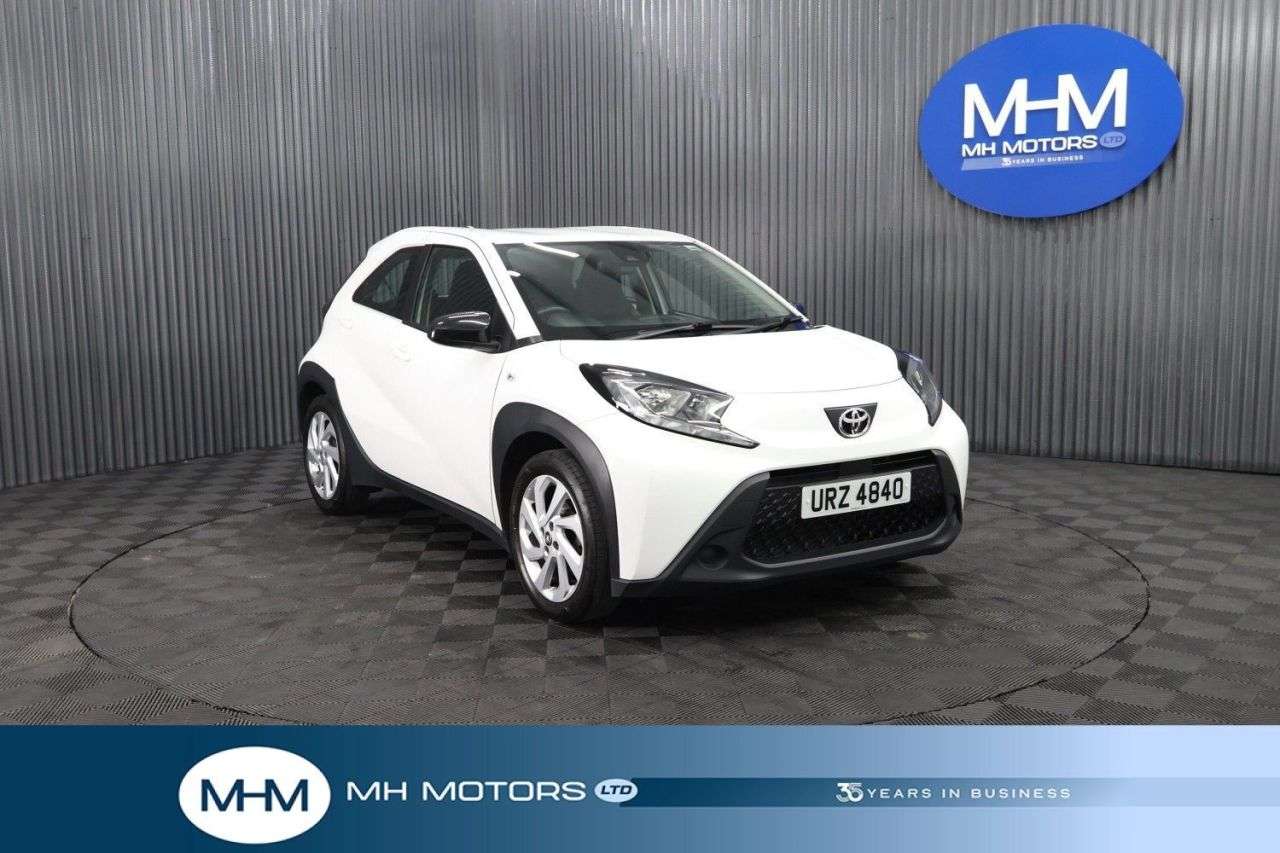 A 2023 TOYOTA AYGO X 1.0 VVT-i Pure Hatchback 5dr Petrol Manual Euro 6 (s/s) (72 ps) LOW INSURAN A 2023 TOYOTA AYGO X 1.0 VVT-i Pure Hatchback 5dr Petrol Manual Euro 6 (s/s) (72 ps) LOW INSURAN