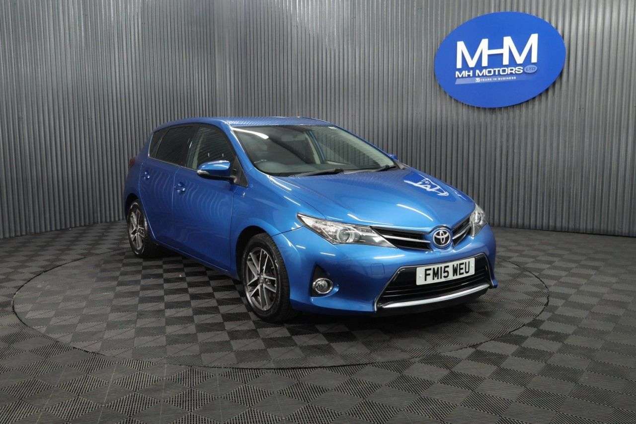 A 2015 TOYOTA AURIS 1.4 D-4D Icon Plus Hatchback 5dr Diesel Manual Euro 5 (s/s) (90 ps) LONG MO A 2015 TOYOTA AURIS 1.4 D-4D Icon Plus Hatchback 5dr Diesel Manual Euro 5 (s/s) (90 ps) LONG MO