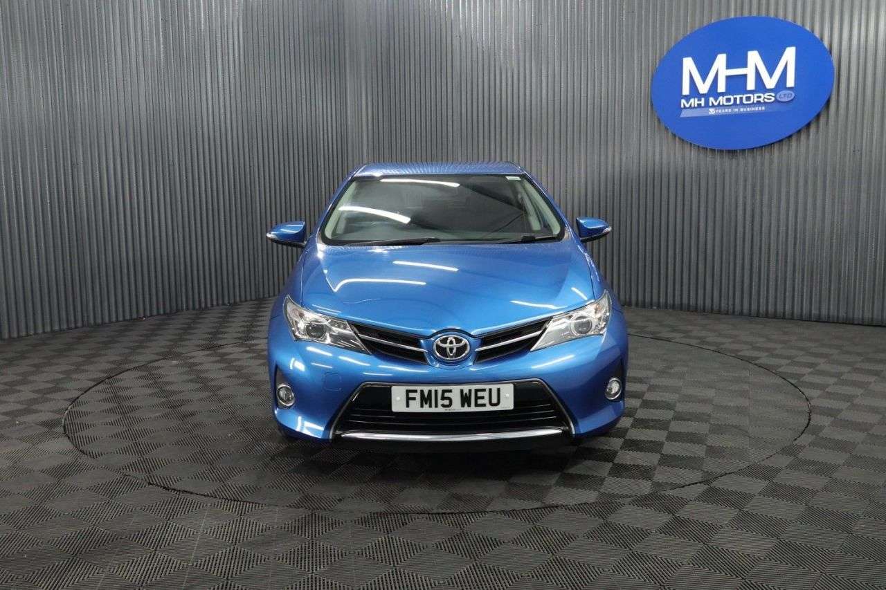 A 2015 TOYOTA AURIS 1.4 D-4D Icon Plus Hatchback 5dr Diesel Manual Euro 5 (s/s) (90 ps) LONG MO A 2015 TOYOTA AURIS 1.4 D-4D Icon Plus Hatchback 5dr Diesel Manual Euro 5 (s/s) (90 ps) LONG MO