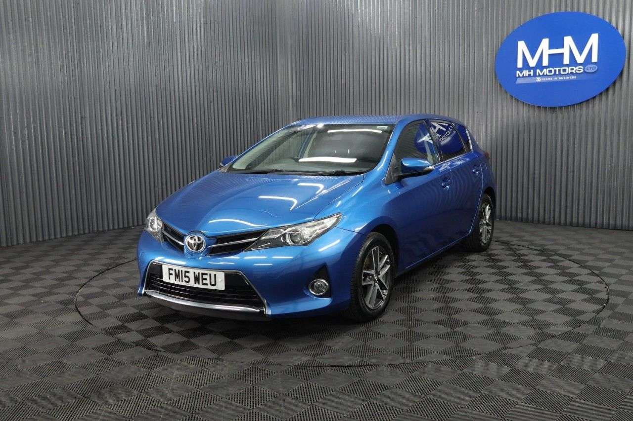 A 2015 TOYOTA AURIS 1.4 D-4D Icon Plus Hatchback 5dr Diesel Manual Euro 5 (s/s) (90 ps) LONG MO A 2015 TOYOTA AURIS 1.4 D-4D Icon Plus Hatchback 5dr Diesel Manual Euro 5 (s/s) (90 ps) LONG MO
