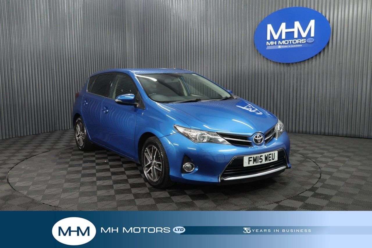 A 2015 TOYOTA AURIS 1.4 D-4D Icon Plus Hatchback 5dr Diesel Manual Euro 5 (s/s) (90 ps) LONG MO A 2015 TOYOTA AURIS 1.4 D-4D Icon Plus Hatchback 5dr Diesel Manual Euro 5 (s/s) (90 ps) LONG MO