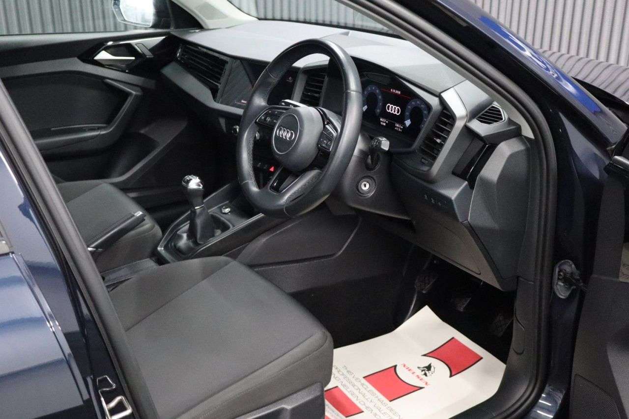 2021 AUDI A1 2021 AUDI A1