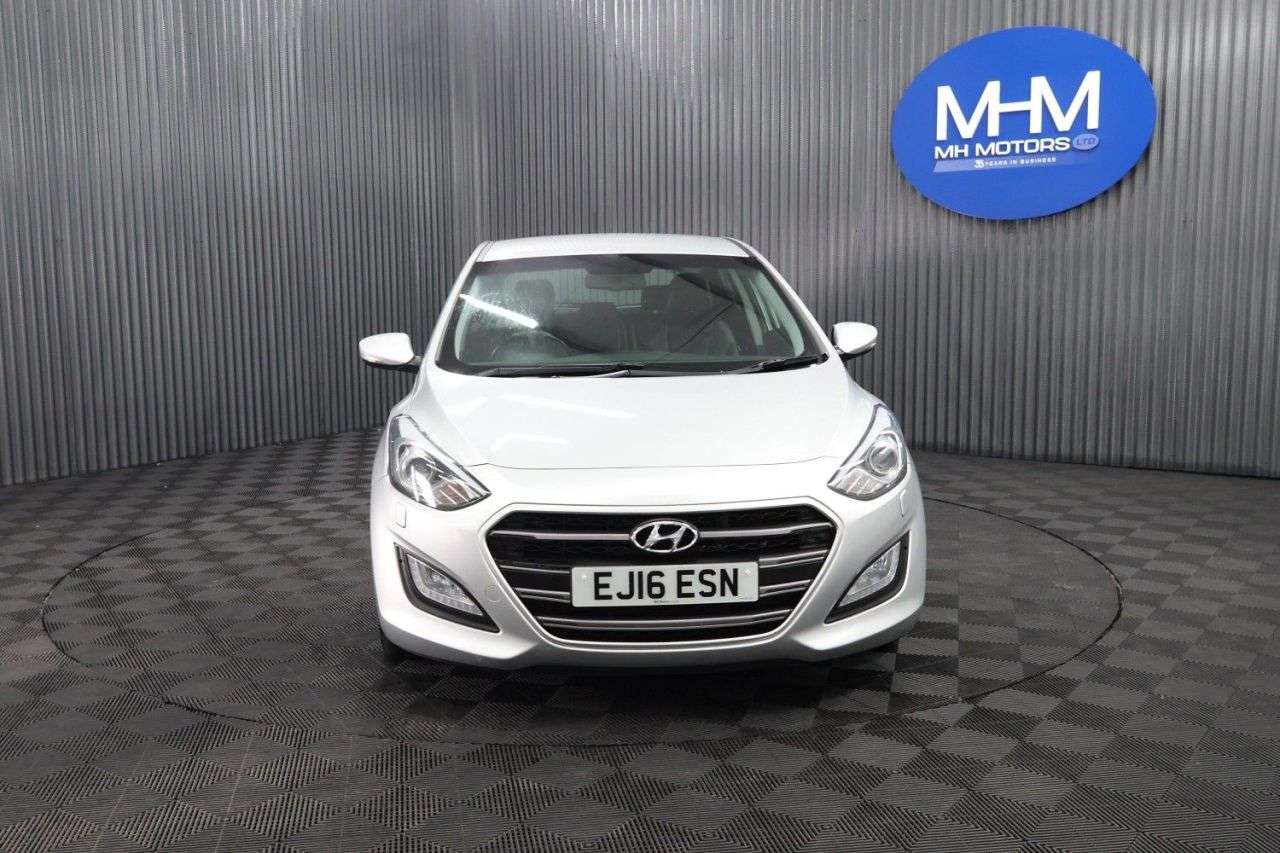 A 2016 HYUNDAI I30 1.6 CRDi Blue Drive Premium Hatchback 5dr Diesel Manual Euro 6 (s/s) (136 p A 2016 HYUNDAI I30 1.6 CRDi Blue Drive Premium Hatchback 5dr Diesel Manual Euro 6 (s/s) (136 p