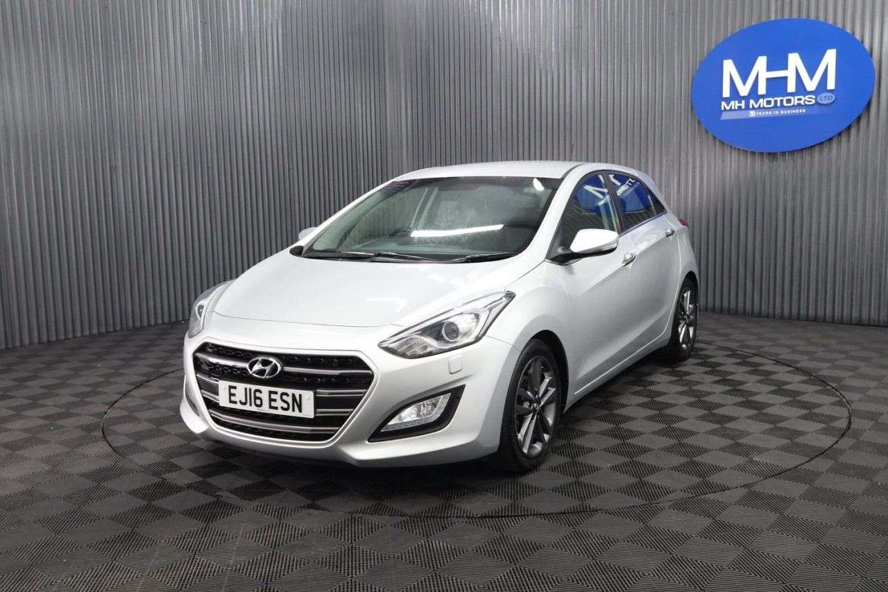 A 2016 HYUNDAI I30 1.6 CRDi Blue Drive Premium Hatchback 5dr Diesel Manual Euro 6 (s/s) (136 p A 2016 HYUNDAI I30 1.6 CRDi Blue Drive Premium Hatchback 5dr Diesel Manual Euro 6 (s/s) (136 p