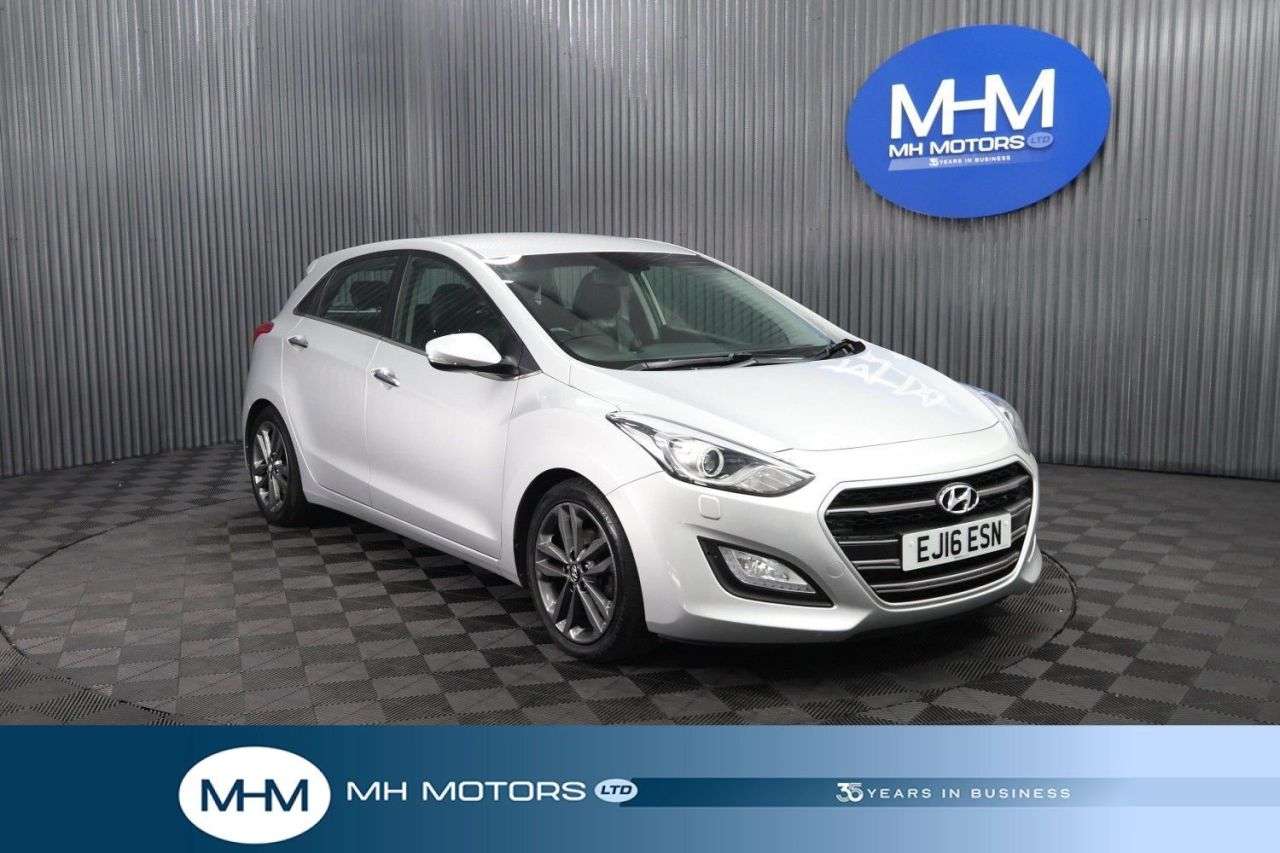 A 2016 HYUNDAI I30 1.6 CRDi Blue Drive Premium Hatchback 5dr Diesel Manual Euro 6 (s/s) (136 p A 2016 HYUNDAI I30 1.6 CRDi Blue Drive Premium Hatchback 5dr Diesel Manual Euro 6 (s/s) (136 p