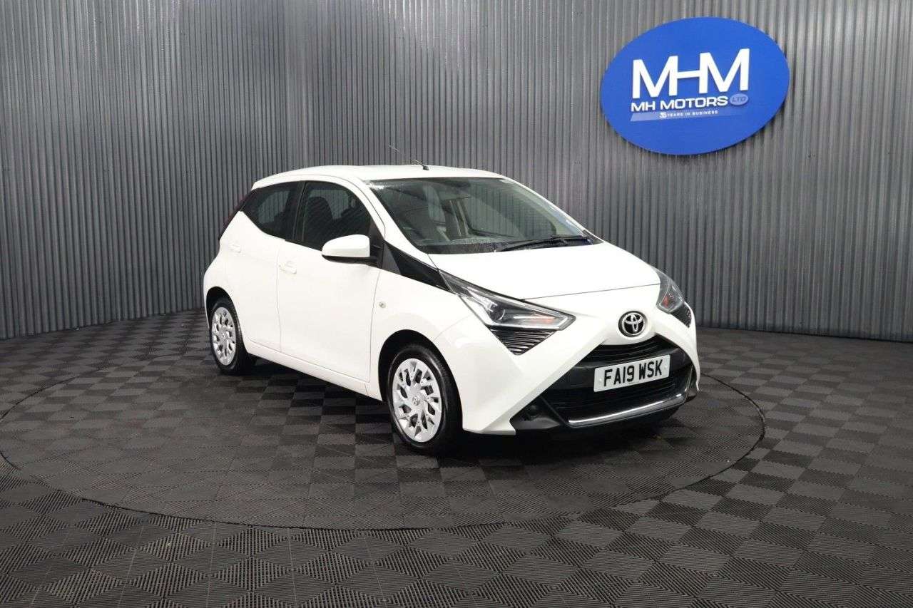 A 2019 TOYOTA AYGO 1.0 VVT-i x-play Hatchback 5dr Petrol Manual Euro 6 (71 ps) LONG MOT / LOW A 2019 TOYOTA AYGO 1.0 VVT-i x-play Hatchback 5dr Petrol Manual Euro 6 (71 ps) LONG MOT / LOW
