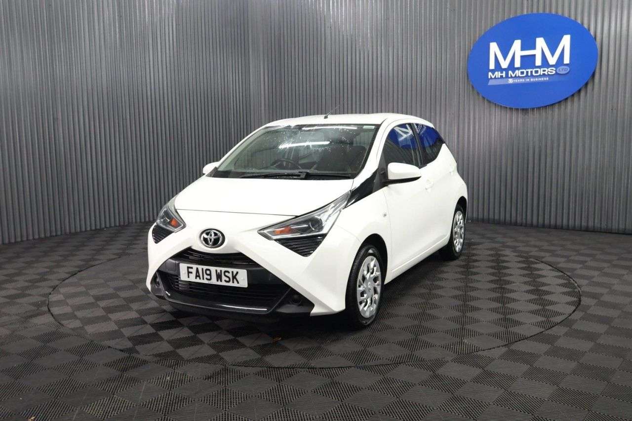 A 2019 TOYOTA AYGO 1.0 VVT-i x-play Hatchback 5dr Petrol Manual Euro 6 (71 ps) LONG MOT / LOW A 2019 TOYOTA AYGO 1.0 VVT-i x-play Hatchback 5dr Petrol Manual Euro 6 (71 ps) LONG MOT / LOW