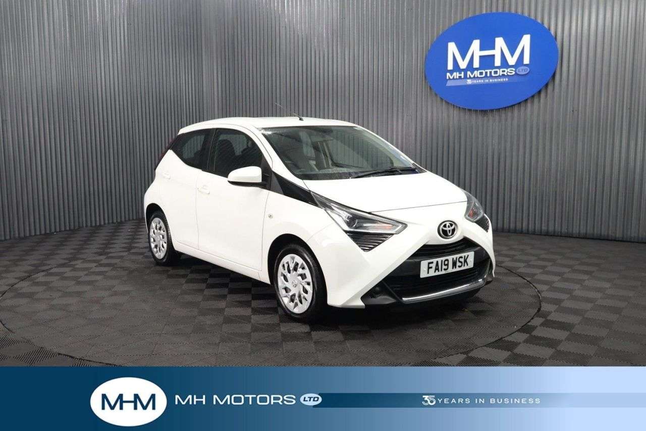 A 2019 TOYOTA AYGO 1.0 VVT-i x-play Hatchback 5dr Petrol Manual Euro 6 (71 ps) LONG MOT / LOW A 2019 TOYOTA AYGO 1.0 VVT-i x-play Hatchback 5dr Petrol Manual Euro 6 (71 ps) LONG MOT / LOW
