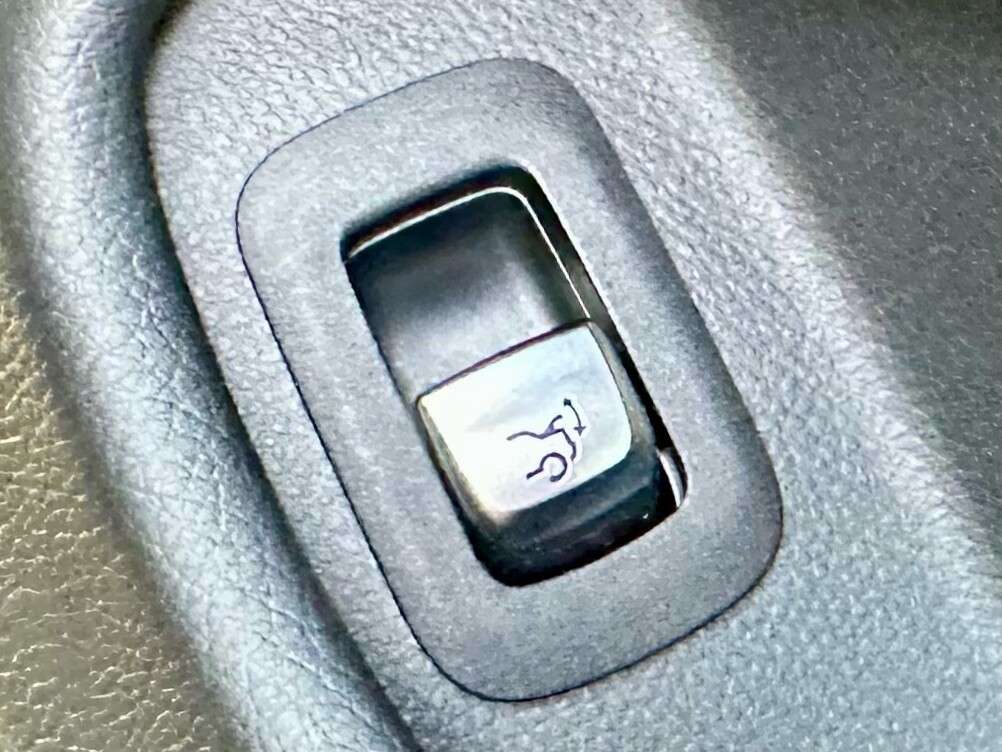 null MERCEDES-BENZ C-CLASS null MERCEDES-BENZ C-CLASS