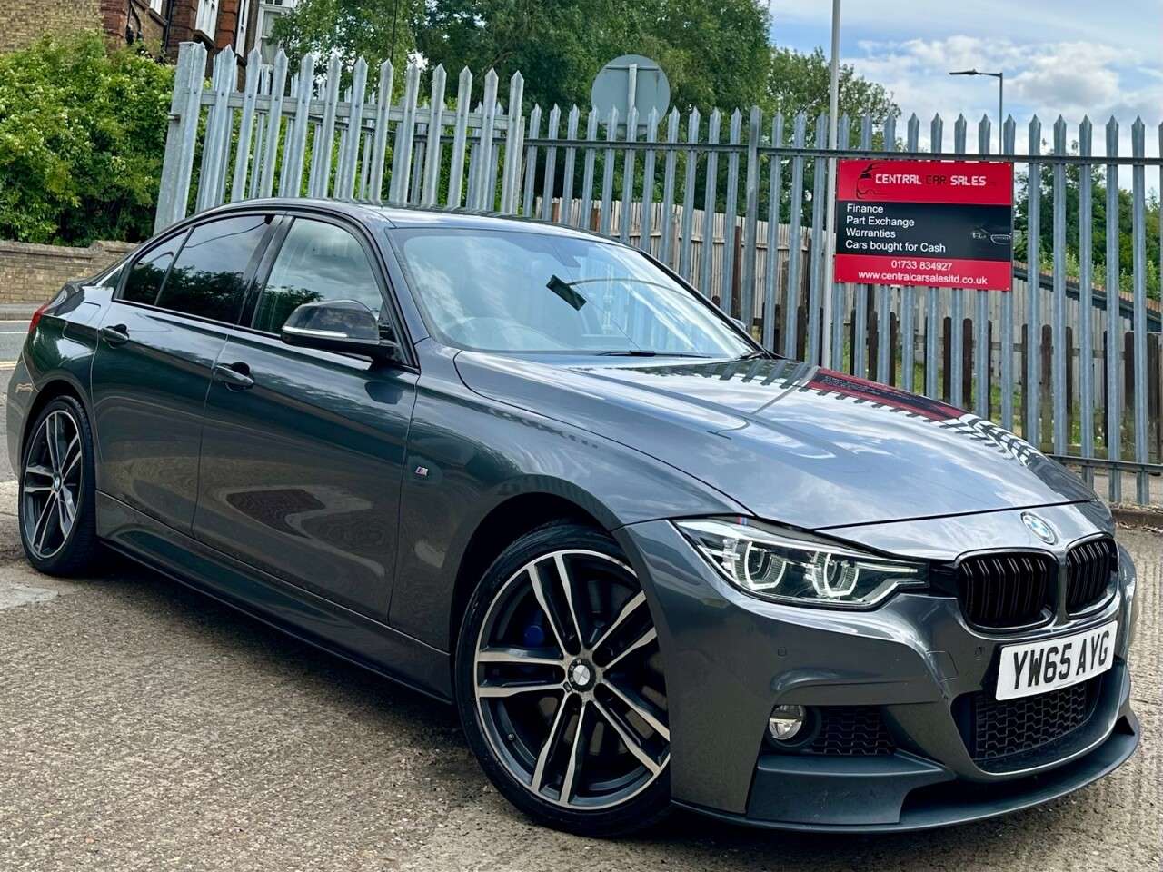 A 2015 BMW 3 SERIES 3.0 330d M Sport Saloon 4dr Diesel Auto xDrive Euro 6 (s/s) (258 ps) A 2015 BMW 3 SERIES 3.0 330d M Sport Saloon 4dr Diesel Auto xDrive Euro 6 (s/s) (258 ps)