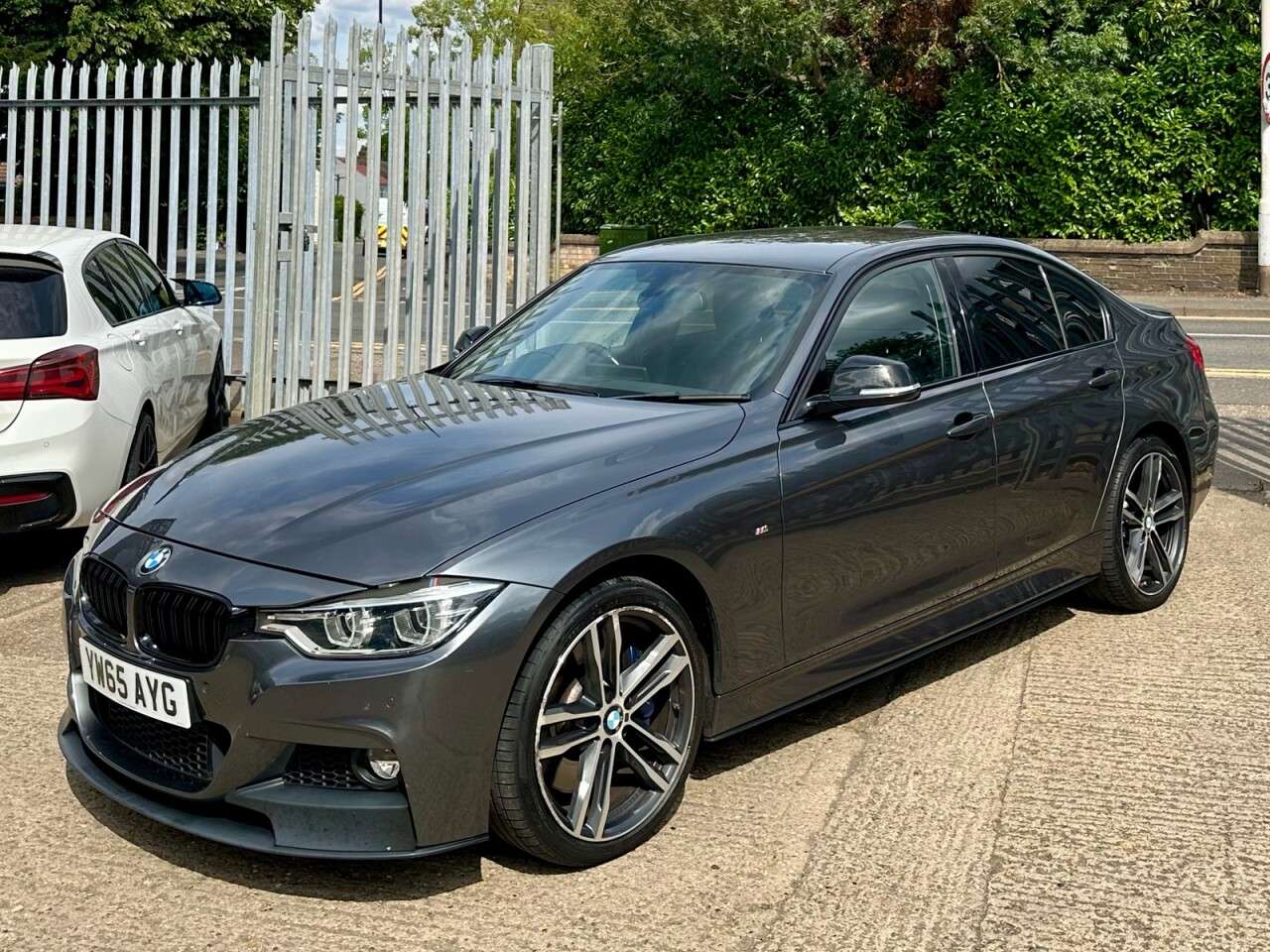 A 2015 BMW 3 SERIES 3.0 330d M Sport Saloon 4dr Diesel Auto xDrive Euro 6 (s/s) (258 ps) A 2015 BMW 3 SERIES 3.0 330d M Sport Saloon 4dr Diesel Auto xDrive Euro 6 (s/s) (258 ps)