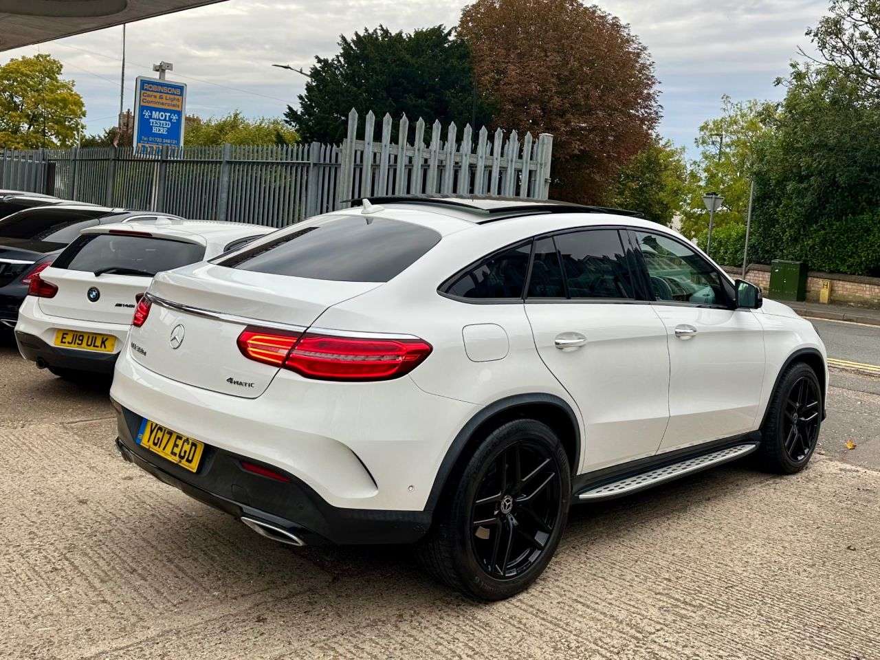 null MERCEDES-BENZ GLE null MERCEDES-BENZ GLE