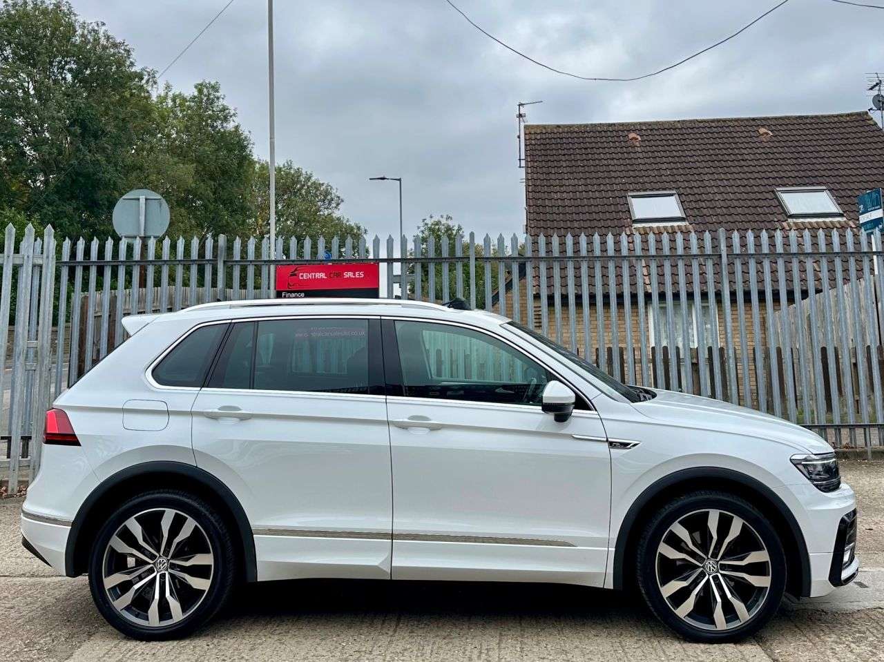 2017 VOLKSWAGEN TIGUAN 2017 VOLKSWAGEN TIGUAN