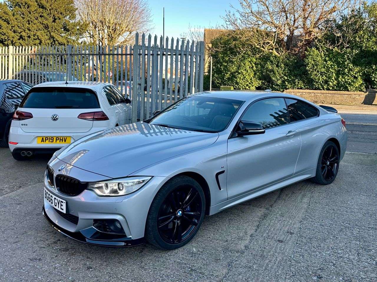 A 2016 BMW 4 SERIES 2.0 420d M Sport Coupe 2dr Diesel Auto xDrive Euro 6 (s/s) (190 ps) A 2016 BMW 4 SERIES 2.0 420d M Sport Coupe 2dr Diesel Auto xDrive Euro 6 (s/s) (190 ps)