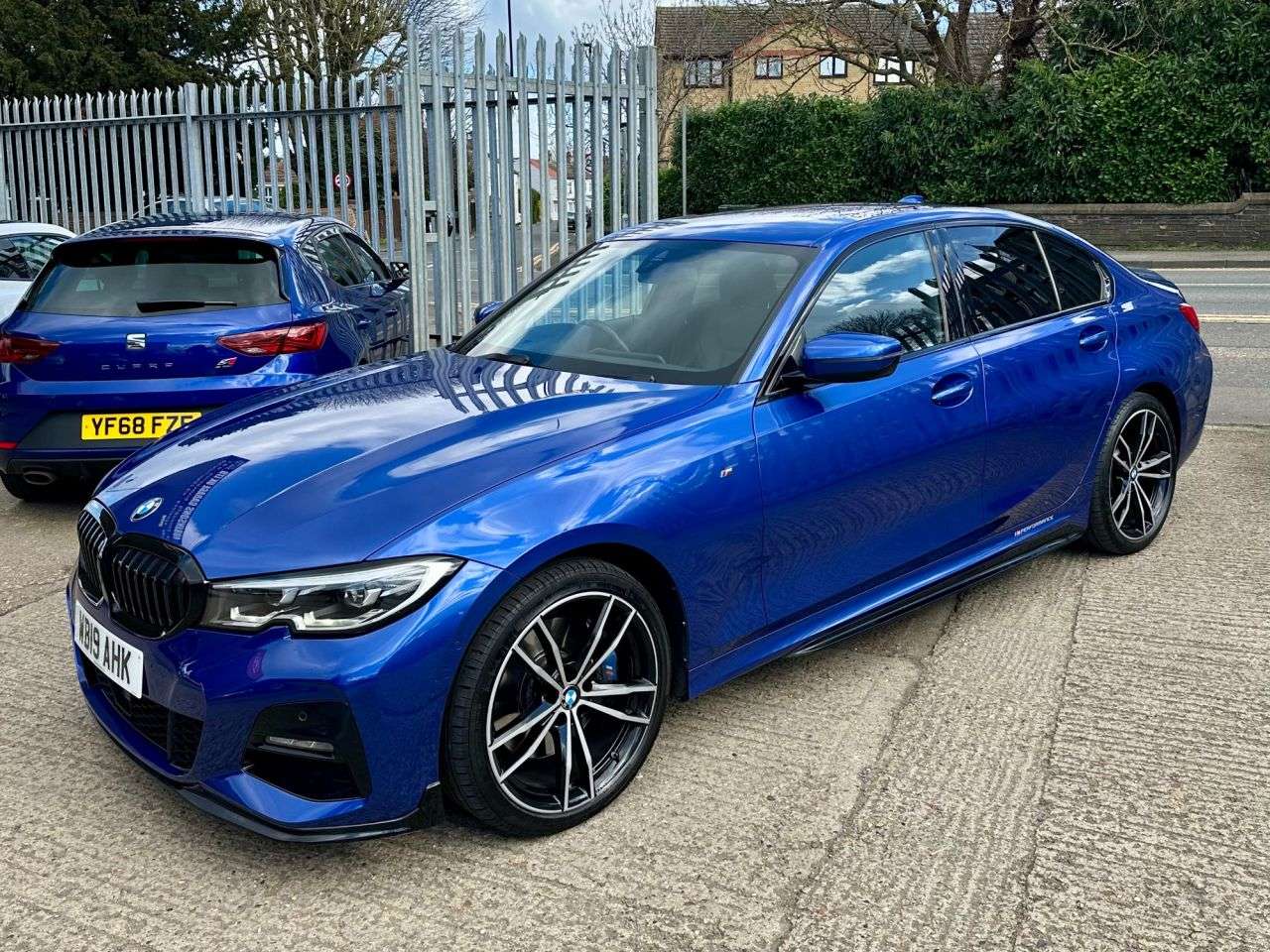 A 2019 BMW 3 SERIES 2.0 320d M Sport Saloon 4dr Diesel Auto xDrive Euro 6 (s/s) (190 ps) A 2019 BMW 3 SERIES 2.0 320d M Sport Saloon 4dr Diesel Auto xDrive Euro 6 (s/s) (190 ps)