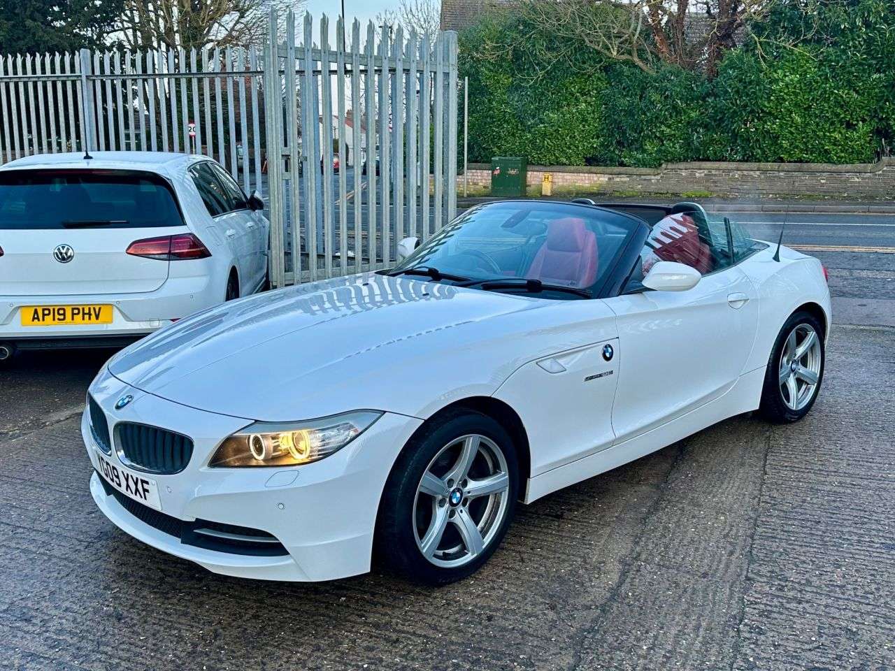 A 2009 BMW Z4 2.5 23i Convertible 2dr Petrol Manual sDrive Euro 5 (204 ps) A 2009 BMW Z4 2.5 23i Convertible 2dr Petrol Manual sDrive Euro 5 (204 ps)