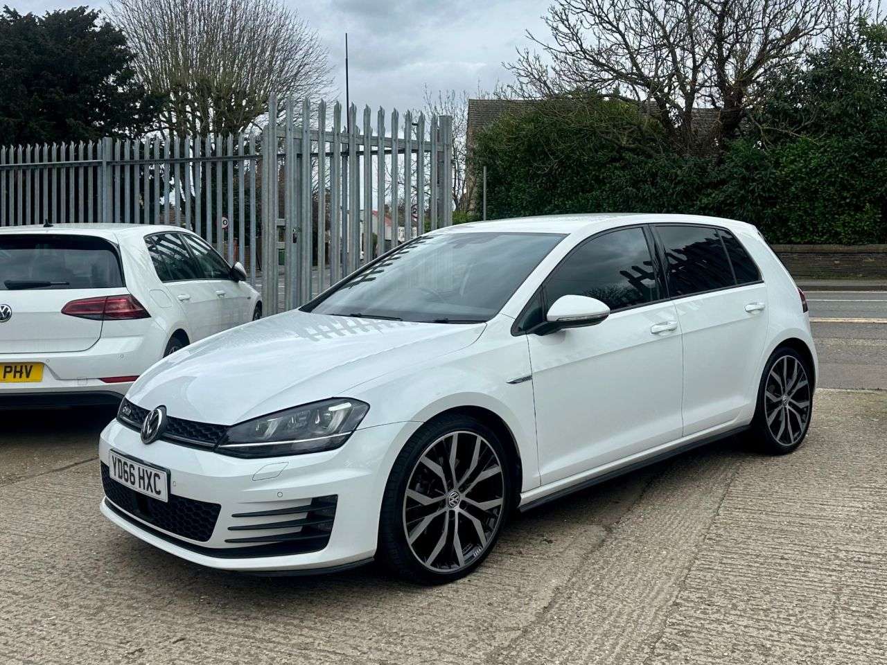 A 2016 VOLKSWAGEN GOLF 2.0 TDI BlueMotion Tech GTD Hatchback 5dr Diesel DSG Euro 6 (s/s) (184 ps) A 2016 VOLKSWAGEN GOLF 2.0 TDI BlueMotion Tech GTD Hatchback 5dr Diesel DSG Euro 6 (s/s) (184 ps)