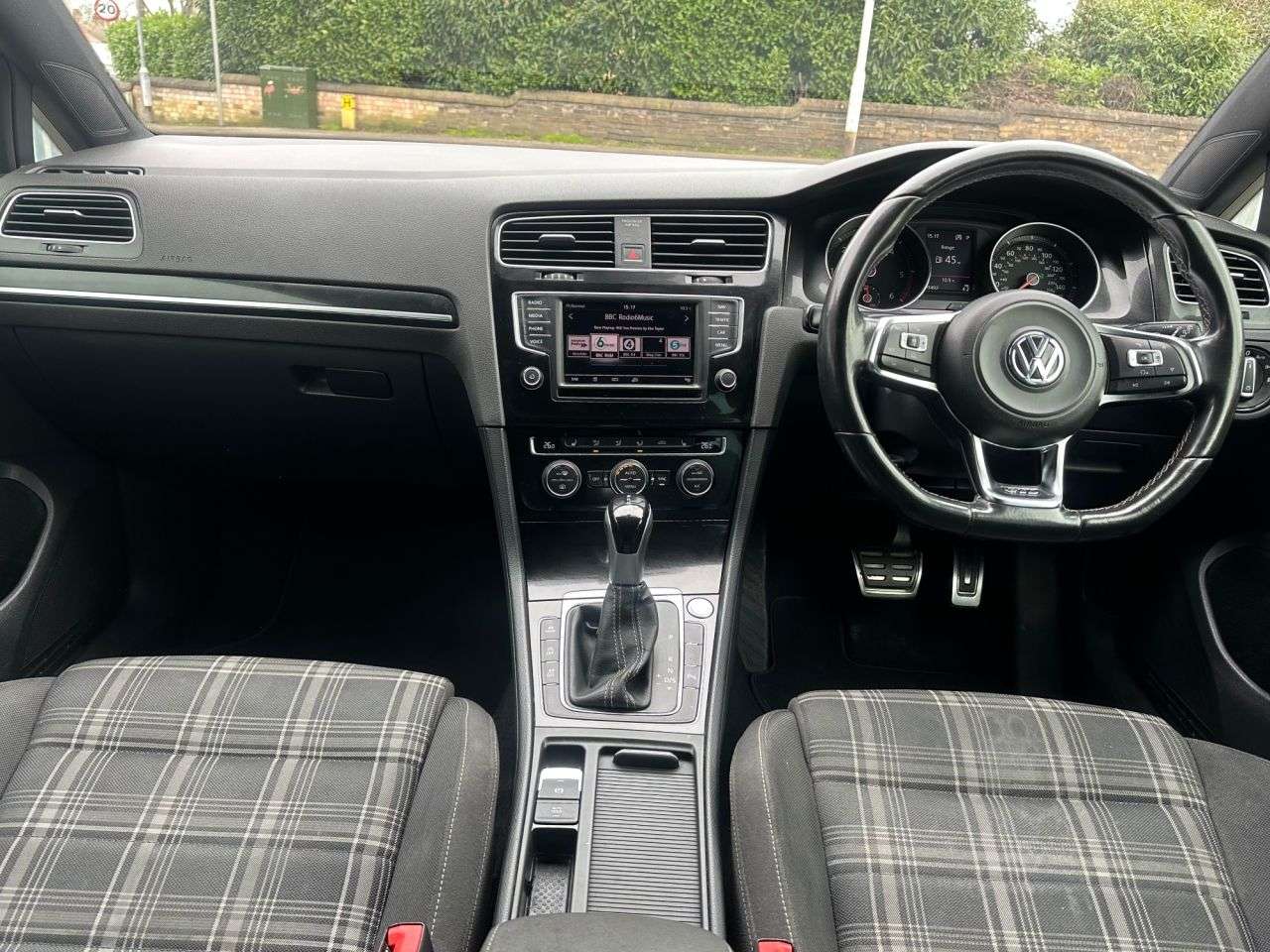 A 2016 VOLKSWAGEN GOLF 2.0 TDI BlueMotion Tech GTD Hatchback 5dr Diesel DSG Euro 6 (s/s) (184 ps) A 2016 VOLKSWAGEN GOLF 2.0 TDI BlueMotion Tech GTD Hatchback 5dr Diesel DSG Euro 6 (s/s) (184 ps)