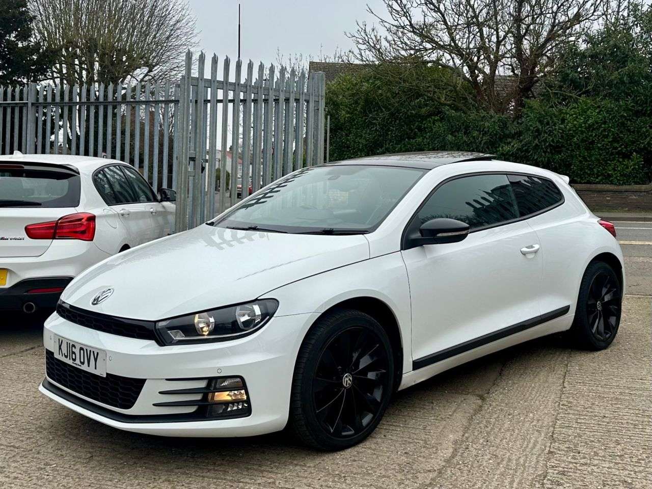 A 2016 VOLKSWAGEN SCIROCCO 2.0 TDI BlueMotion Tech GT Hatchback 3dr Diesel DSG Euro 6 (s/s) (150 ps) A 2016 VOLKSWAGEN SCIROCCO 2.0 TDI BlueMotion Tech GT Hatchback 3dr Diesel DSG Euro 6 (s/s) (150 ps)