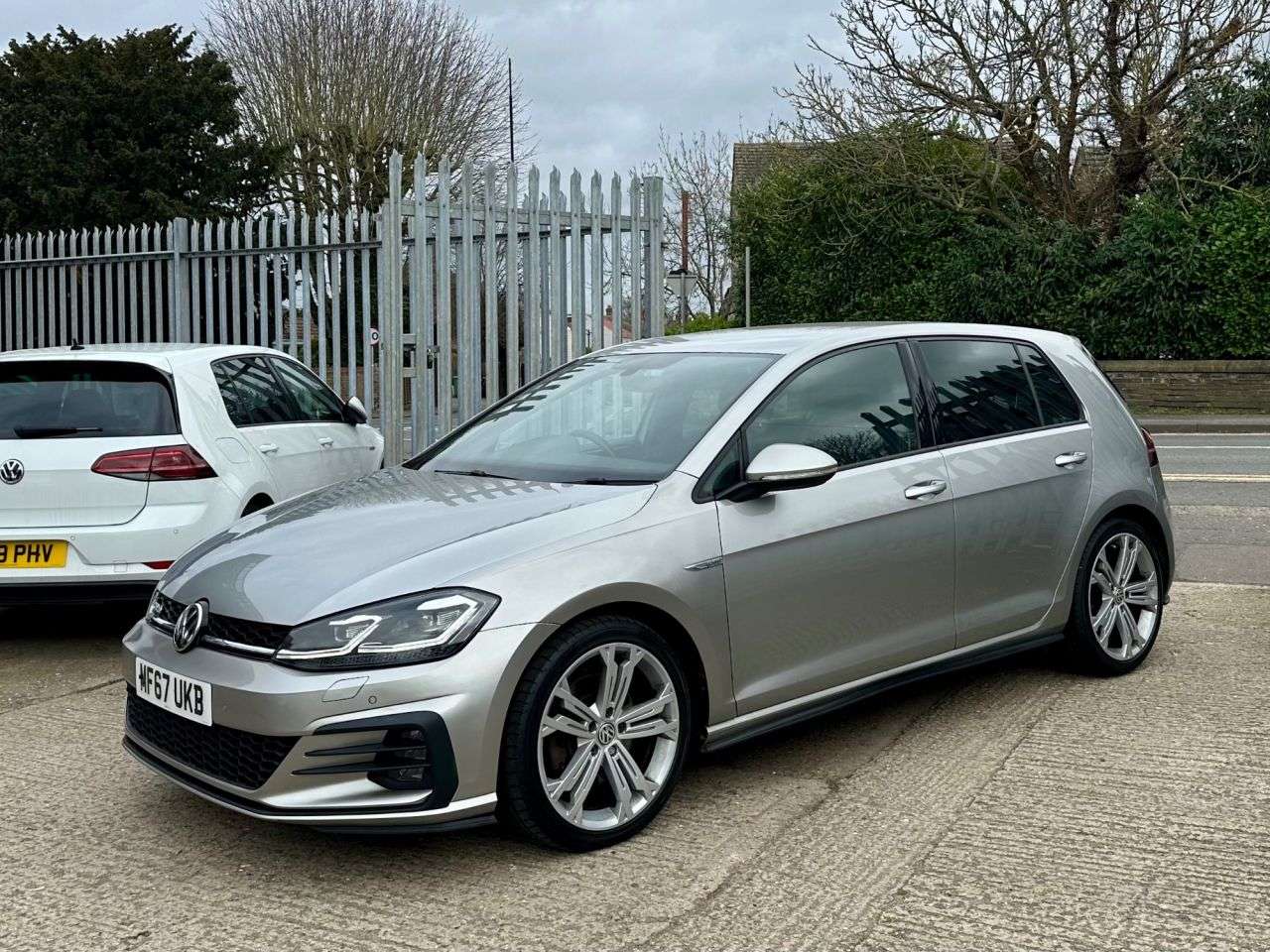 A 2017 VOLKSWAGEN GOLF 2.0 TDI GTD Hatchback 5dr Diesel Manual Euro 6 (s/s) (184 ps) A 2017 VOLKSWAGEN GOLF 2.0 TDI GTD Hatchback 5dr Diesel Manual Euro 6 (s/s) (184 ps)