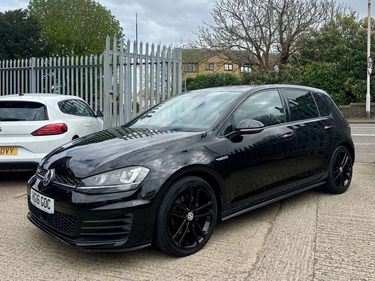 A 2016 VOLKSWAGEN GOLF 2.0 TDI BlueMotion Tech GTD Hatchback 5dr Diesel Manual Euro 6 (s/s) (184 p A 2016 VOLKSWAGEN GOLF 2.0 TDI BlueMotion Tech GTD Hatchback 5dr Diesel Manual Euro 6 (s/s) (184 p
