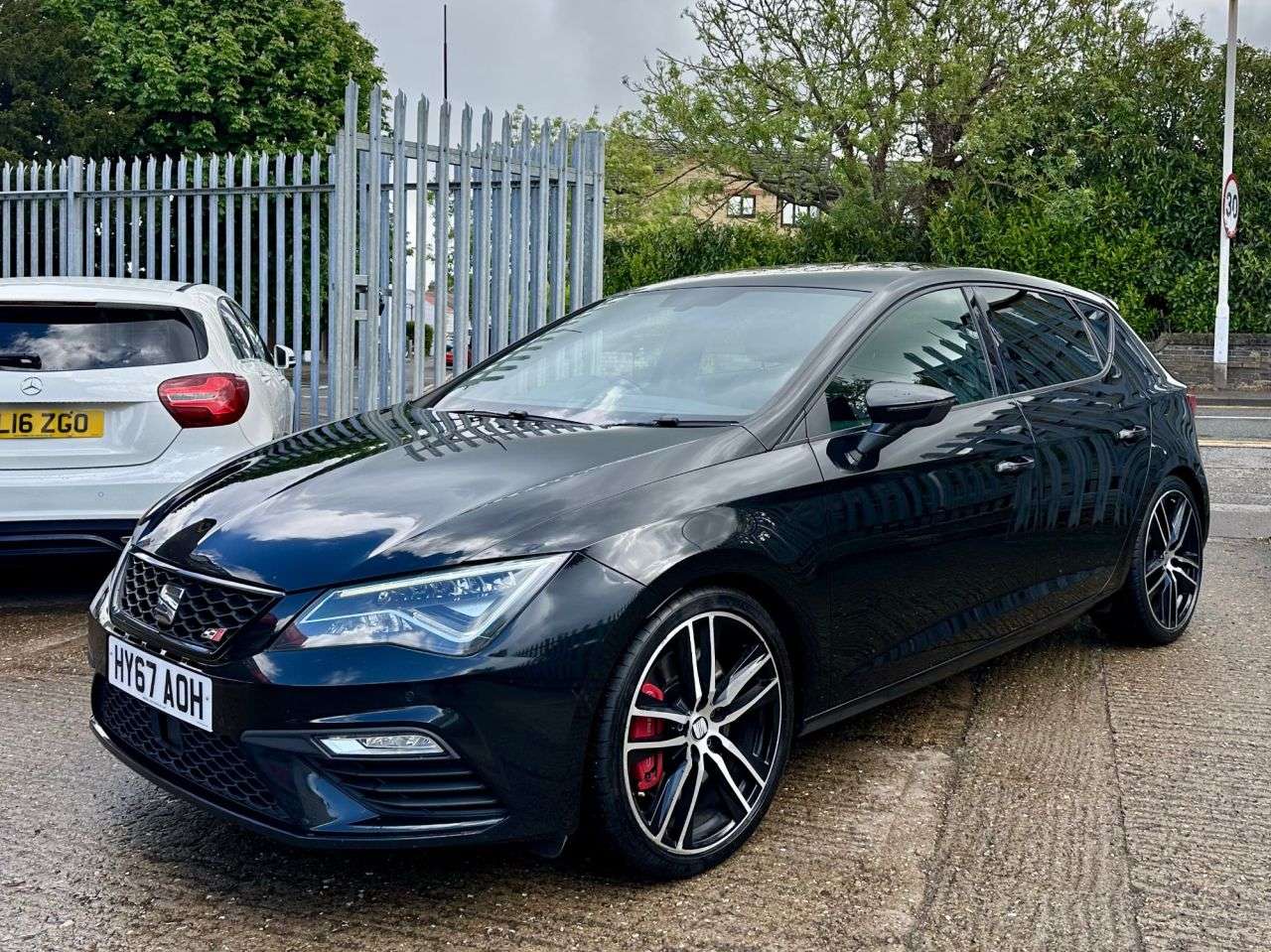 A 2017 SEAT LEON 2.0 TSI Cupra 300 Hatchback 5dr Petrol DSG Euro 6 (s/s) (300 ps) A 2017 SEAT LEON 2.0 TSI Cupra 300 Hatchback 5dr Petrol DSG Euro 6 (s/s) (300 ps)