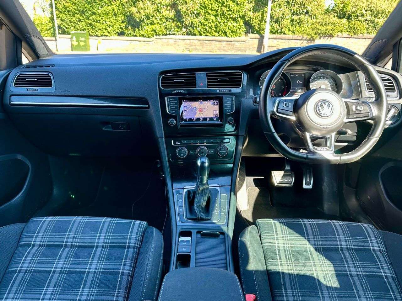 A 2014 VOLKSWAGEN GOLF 2.0 TDI BlueMotion Tech GTD Hatchback 5dr Diesel DSG Euro 6 (s/s) (184 ps) A 2014 VOLKSWAGEN GOLF 2.0 TDI BlueMotion Tech GTD Hatchback 5dr Diesel DSG Euro 6 (s/s) (184 ps)