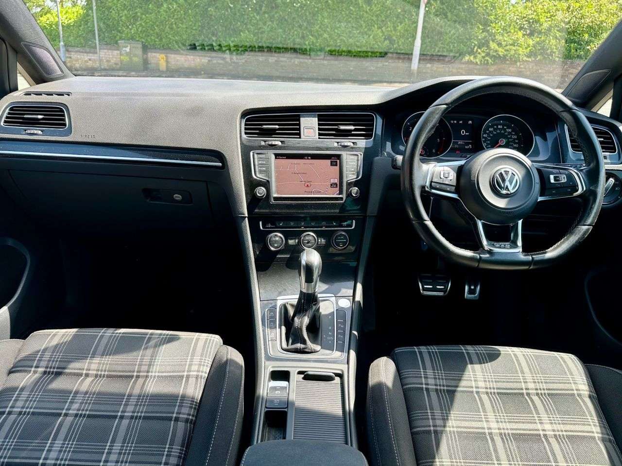 A 2016 VOLKSWAGEN GOLF 2.0 TDI BlueMotion Tech GTD Hatchback 5dr Diesel DSG Euro 6 (s/s) (184 ps) A 2016 VOLKSWAGEN GOLF 2.0 TDI BlueMotion Tech GTD Hatchback 5dr Diesel DSG Euro 6 (s/s) (184 ps)