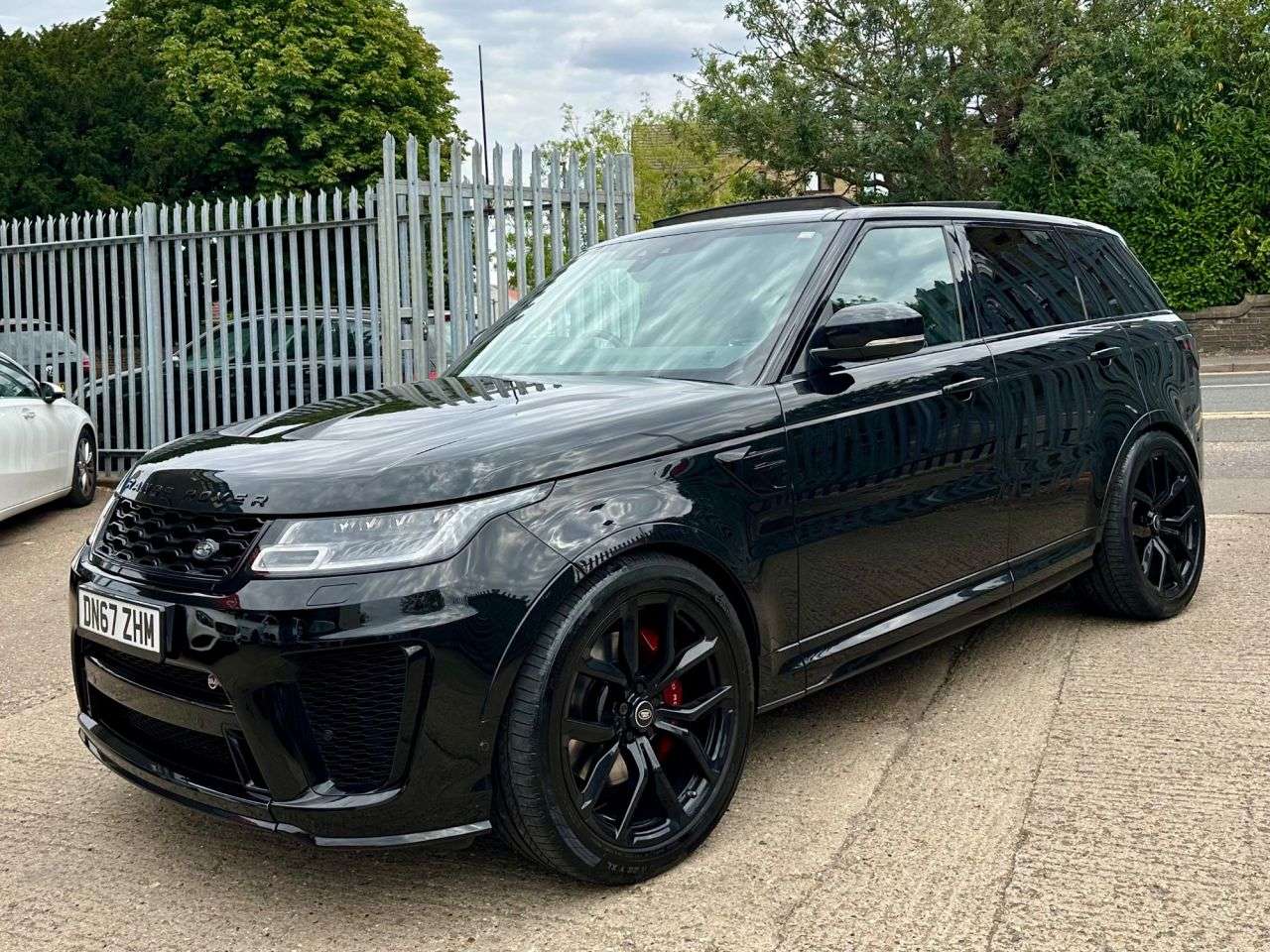A 2018 LAND ROVER RANGE ROVER SPORT 5.0 P575 V8 SVR SUV 5dr Petrol Auto 4WD Euro 6 (s/s) (575 ps) A 2018 LAND ROVER RANGE ROVER SPORT 5.0 P575 V8 SVR SUV 5dr Petrol Auto 4WD Euro 6 (s/s) (575 ps)