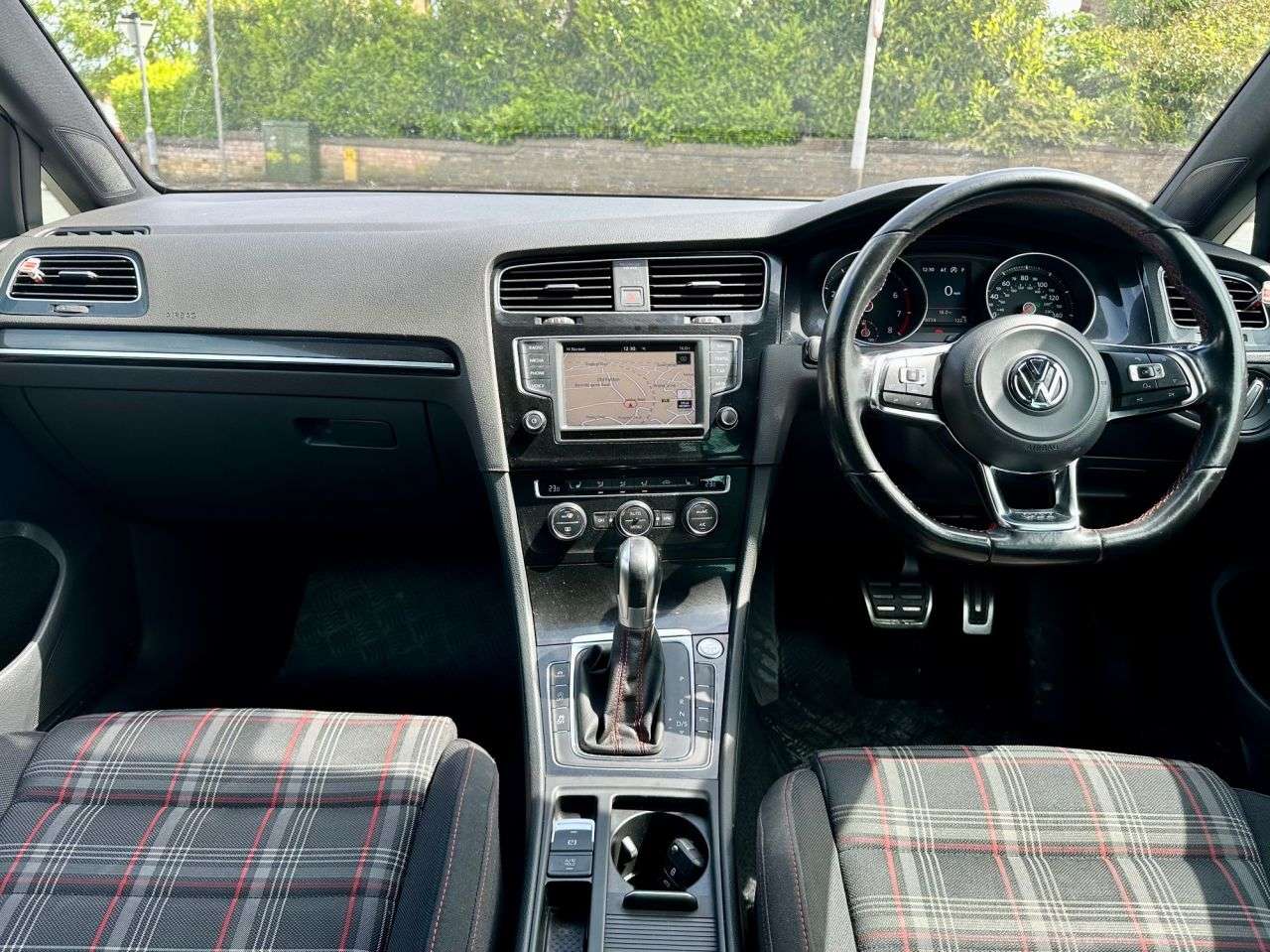 A 2017 VOLKSWAGEN GOLF GTI DSG A 2017 VOLKSWAGEN GOLF GTI DSG