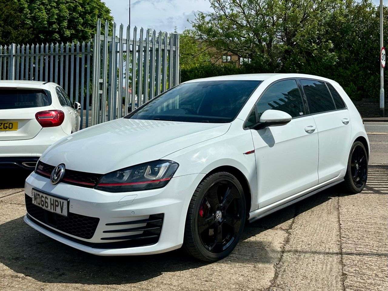 A 2017 VOLKSWAGEN GOLF GTI DSG A 2017 VOLKSWAGEN GOLF GTI DSG