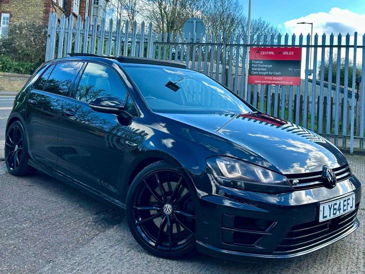 A 2015 VOLKSWAGEN GOLF 2.0 TSI BlueMotion Tech R Hatchback 5dr Petrol Manual 4Motion Euro 6 (s/s) A 2015 VOLKSWAGEN GOLF 2.0 TSI BlueMotion Tech R Hatchback 5dr Petrol Manual 4Motion Euro 6 (s/s)
