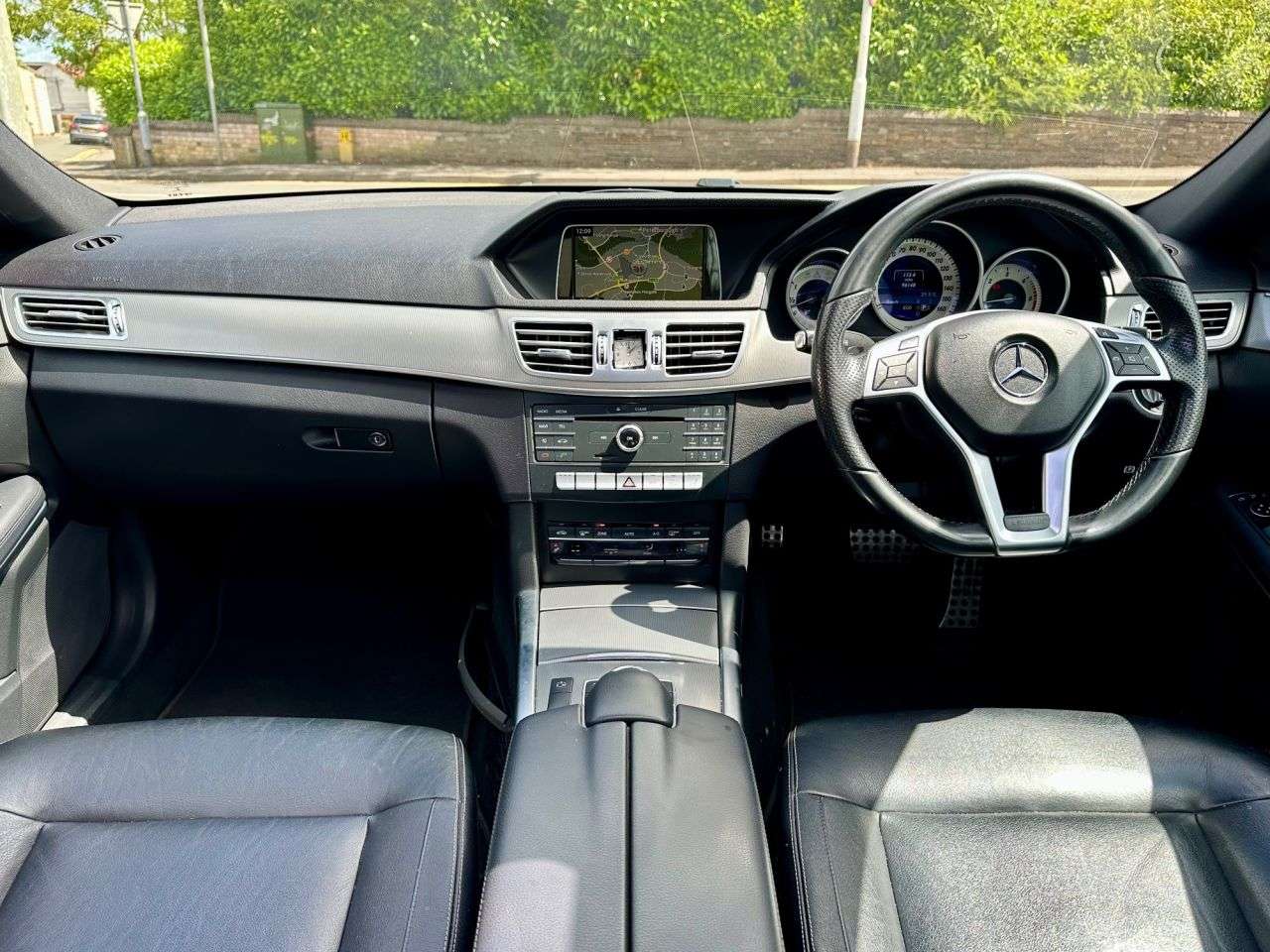 A 2015 MERCEDES-BENZ E CLASS 2.1 E220 BlueTEC AMG Night Edition (Premium Plus) Saloon 4dr Diesel G-Troni A 2015 MERCEDES-BENZ E CLASS 2.1 E220 BlueTEC AMG Night Edition (Premium Plus) Saloon 4dr Diesel G-Troni