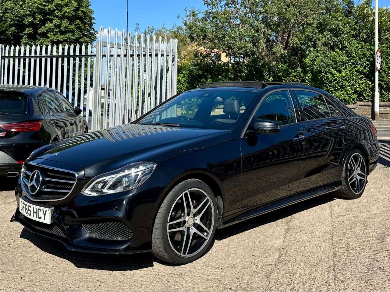 A 2015 MERCEDES-BENZ E CLASS 2.1 E220 BlueTEC AMG Night Edition (Premium Plus) Saloon 4dr Diesel G-Troni A 2015 MERCEDES-BENZ E CLASS 2.1 E220 BlueTEC AMG Night Edition (Premium Plus) Saloon 4dr Diesel G-Troni