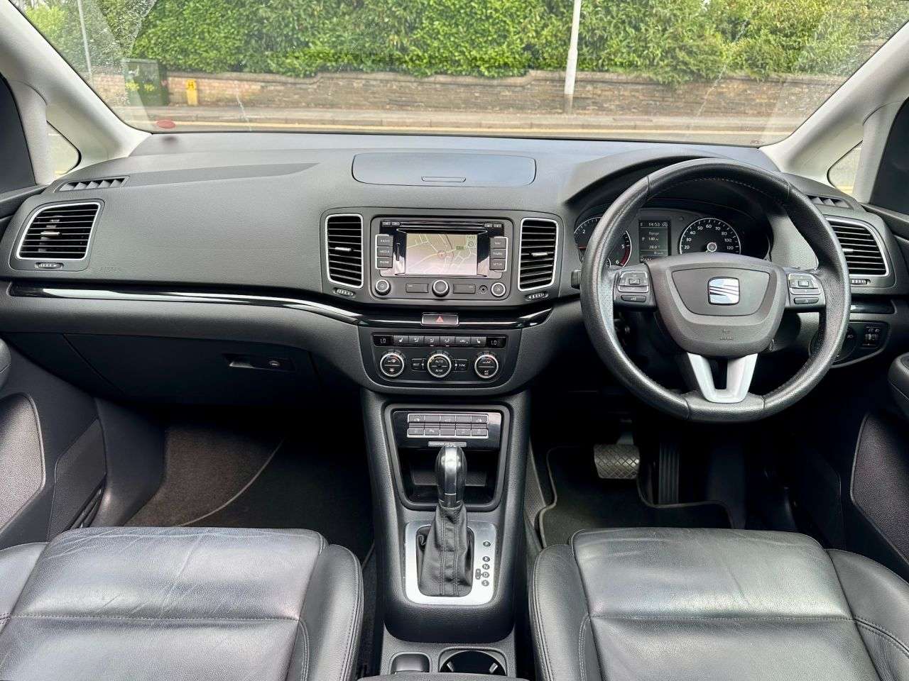 A 2015 SEAT ALHAMBRA 2.0 TDI SE Lux MPV 5dr Diesel DSG Euro 5 (s/s) (177 ps) A 2015 SEAT ALHAMBRA 2.0 TDI SE Lux MPV 5dr Diesel DSG Euro 5 (s/s) (177 ps)