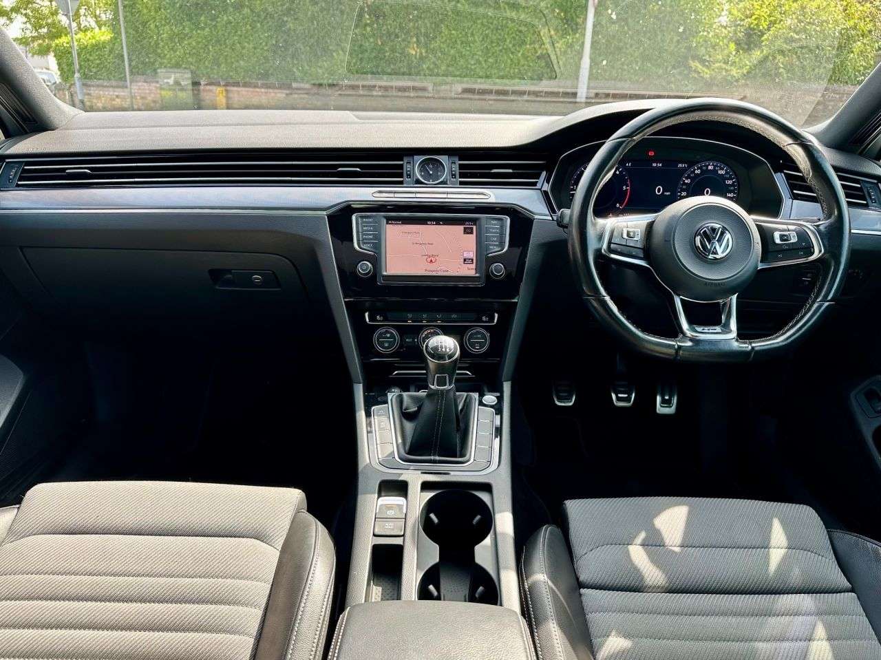 A 2016 VOLKSWAGEN PASSAT 2.0 TDI BlueMotion Tech R-Line Saloon 4dr Diesel Manual Euro 6 (s/s) (150 p A 2016 VOLKSWAGEN PASSAT 2.0 TDI BlueMotion Tech R-Line Saloon 4dr Diesel Manual Euro 6 (s/s) (150 p