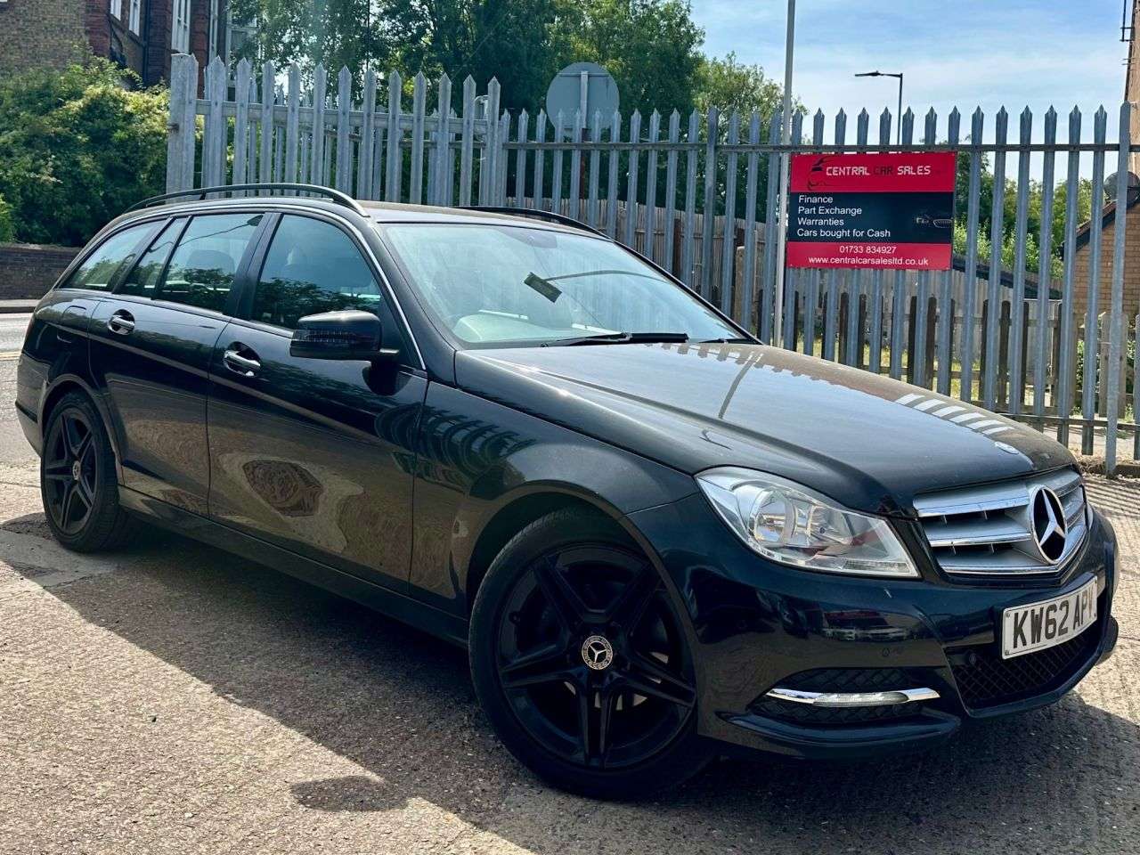 A 2013 MERCEDES-BENZ C CLASS 2.1 C220 CDI BlueEfficiency Executive SE Estate 5dr Diesel G-Tronic+ Euro 5 A 2013 MERCEDES-BENZ C CLASS 2.1 C220 CDI BlueEfficiency Executive SE Estate 5dr Diesel G-Tronic+ Euro 5