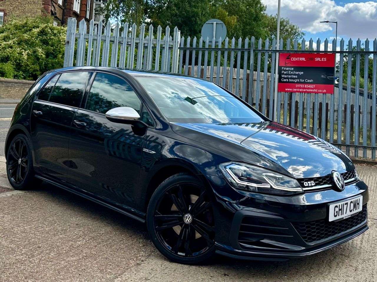 A 2017 VOLKSWAGEN GOLF 2.0 TDI BlueMotion Tech GTD Hatchback 5dr Diesel Manual Euro 6 (s/s) (184 p A 2017 VOLKSWAGEN GOLF 2.0 TDI BlueMotion Tech GTD Hatchback 5dr Diesel Manual Euro 6 (s/s) (184 p