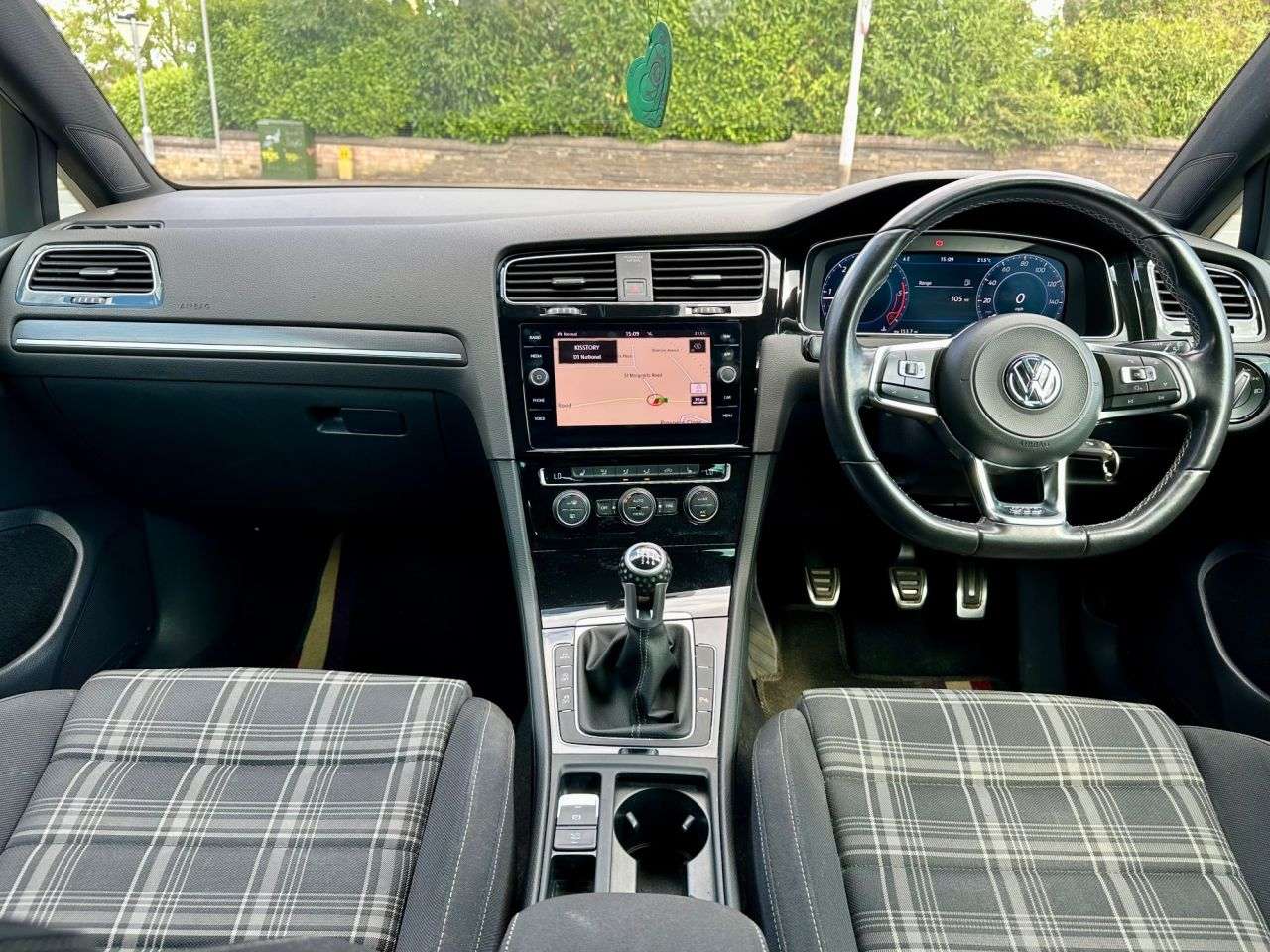 A 2017 VOLKSWAGEN GOLF 2.0 TDI BlueMotion Tech GTD Hatchback 5dr Diesel Manual Euro 6 (s/s) (184 p A 2017 VOLKSWAGEN GOLF 2.0 TDI BlueMotion Tech GTD Hatchback 5dr Diesel Manual Euro 6 (s/s) (184 p
