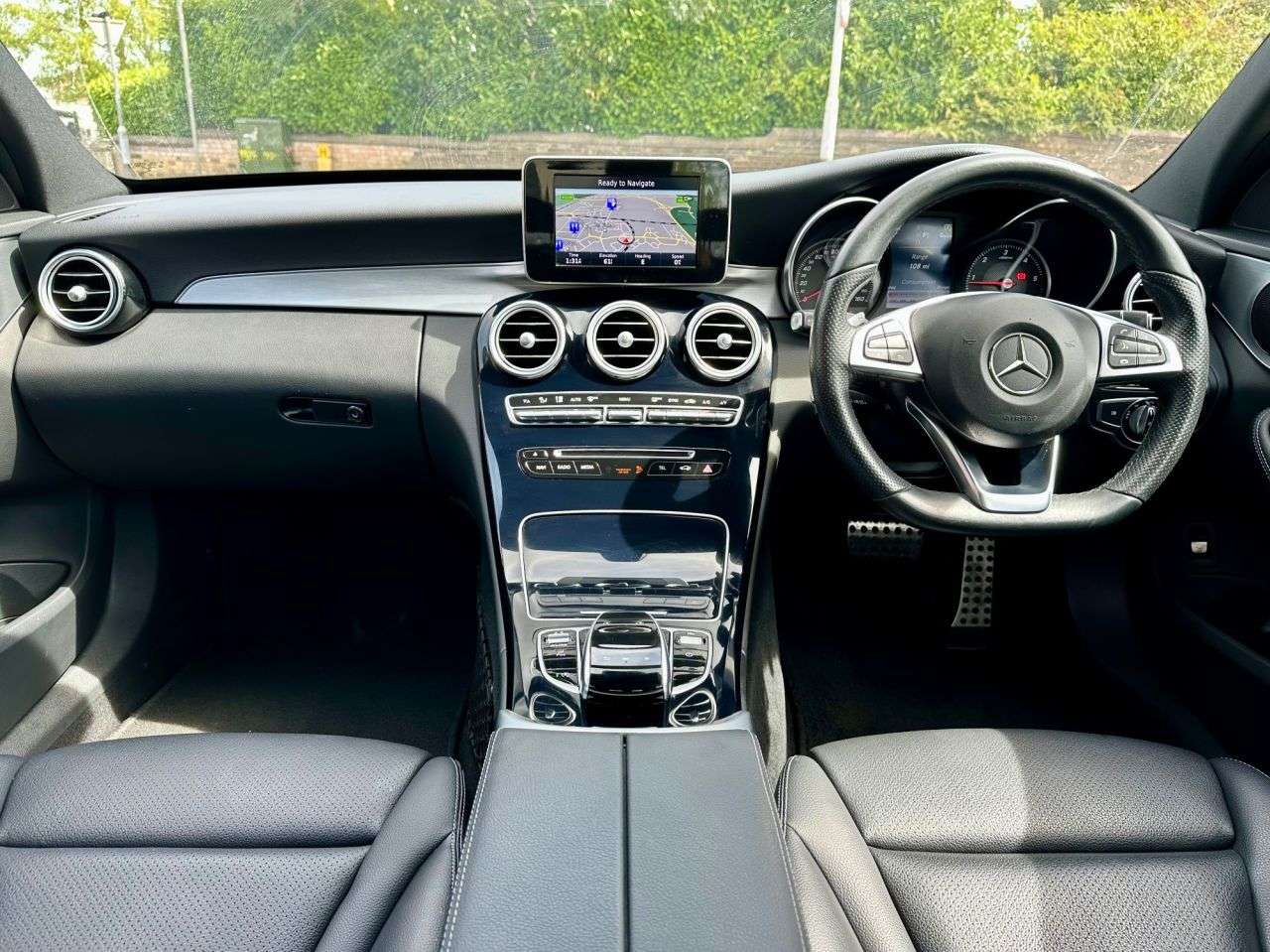A 2016 MERCEDES-BENZ C CLASS 2.1 C220d AMG Line (Premium) Saloon 4dr Diesel 7G-Tronic+ Euro 6 (s/s) (170 A 2016 MERCEDES-BENZ C CLASS 2.1 C220d AMG Line (Premium) Saloon 4dr Diesel 7G-Tronic+ Euro 6 (s/s) (170